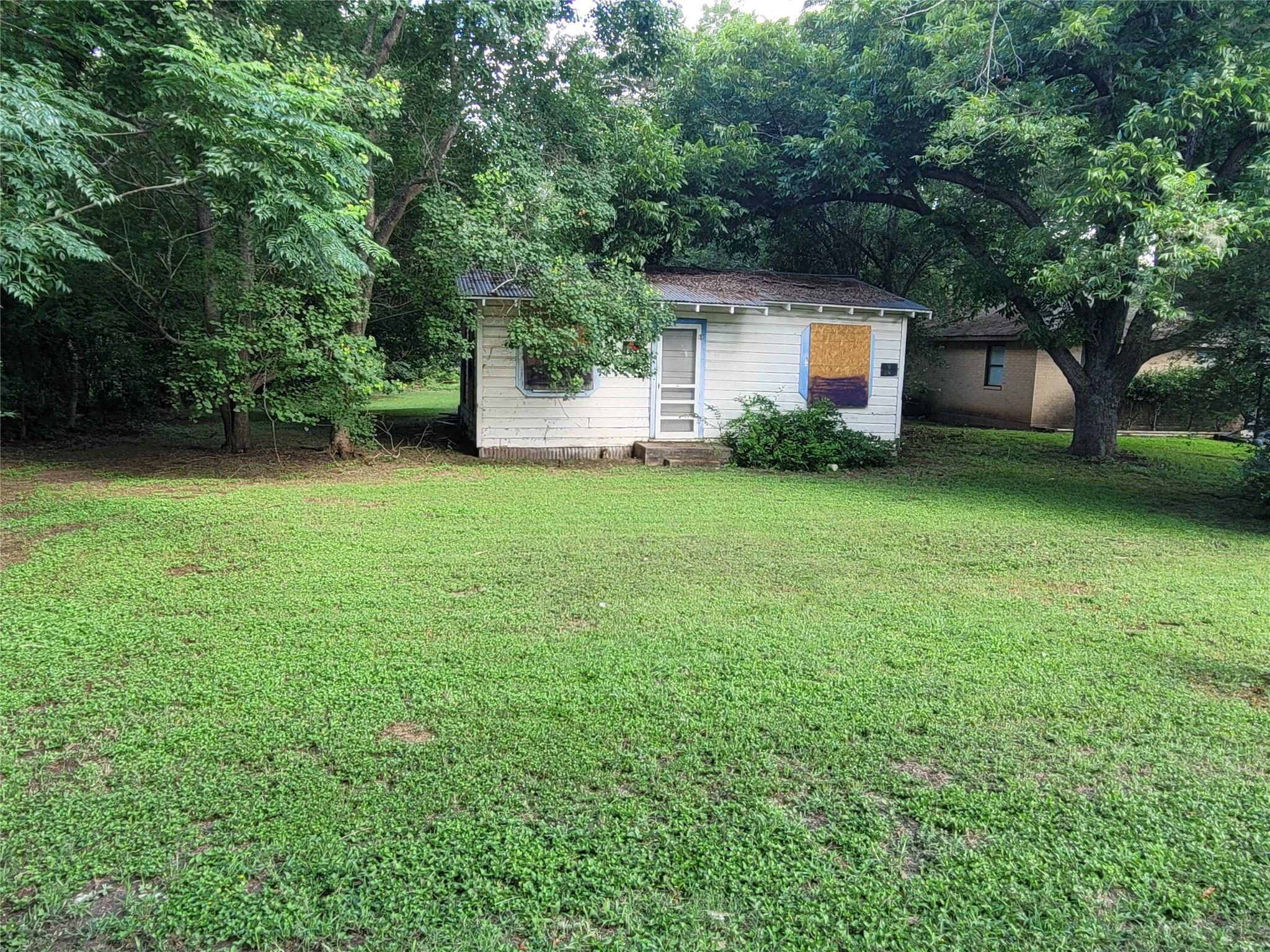 Homes for sale in Smithville, TX | 304 Harris St, Smithville, TX 78957 | MLS# 9351402