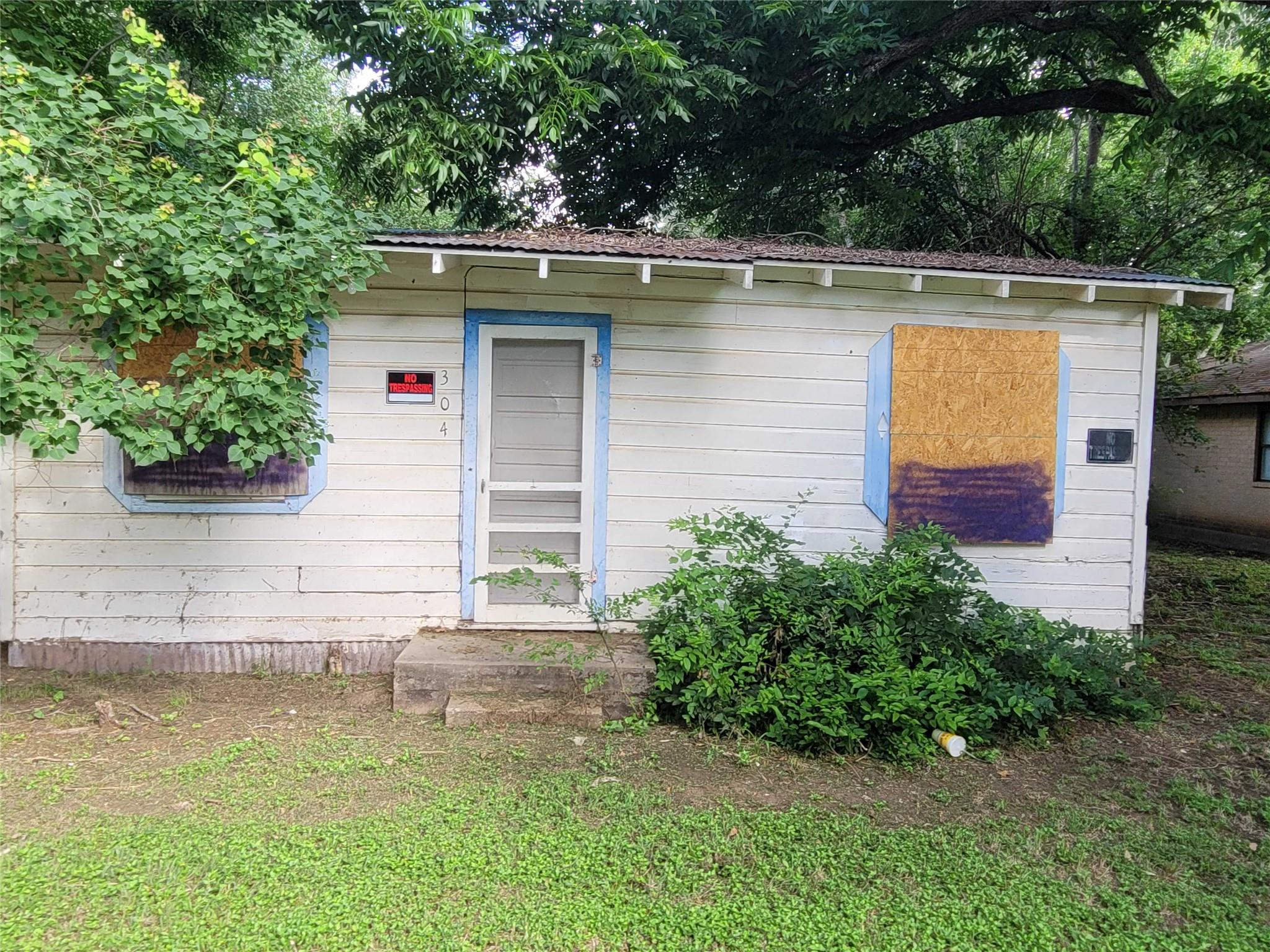 Homes for sale in Smithville, TX | 304 Harris St, Smithville, TX 78957 | MLS# 9351402