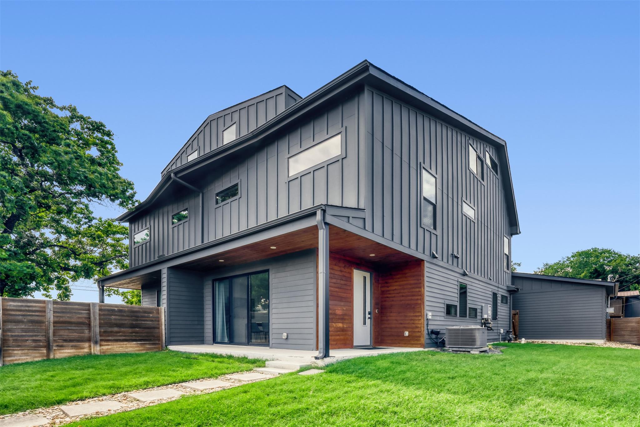 32nd image of 3300 E Martin Luther King Jr Blvd #B, Austin, TX 78721 | MLS# 1397473