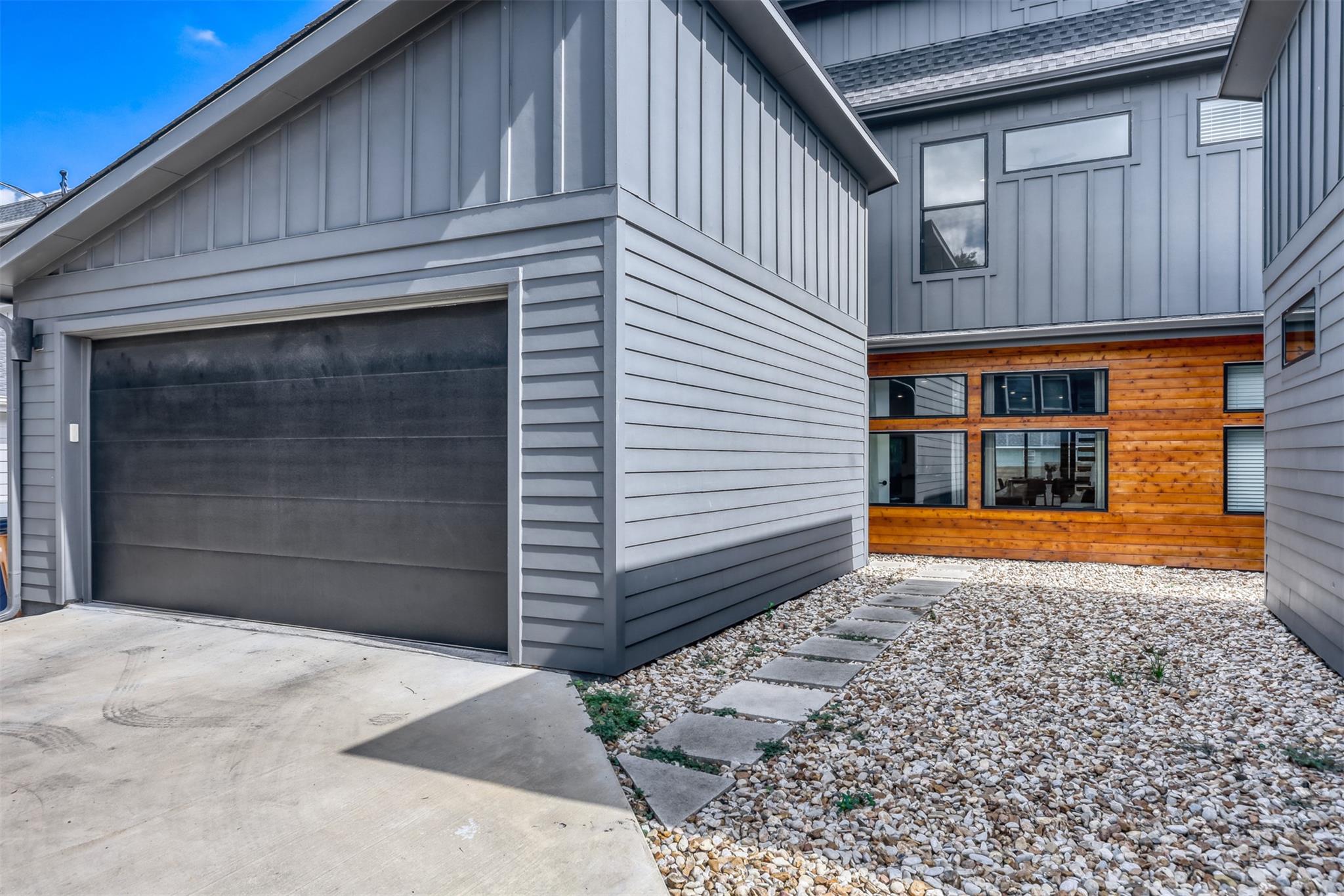 2nd image of 3300 E Martin Luther King Jr Blvd #B, Austin, TX 78721 | MLS# 1397473