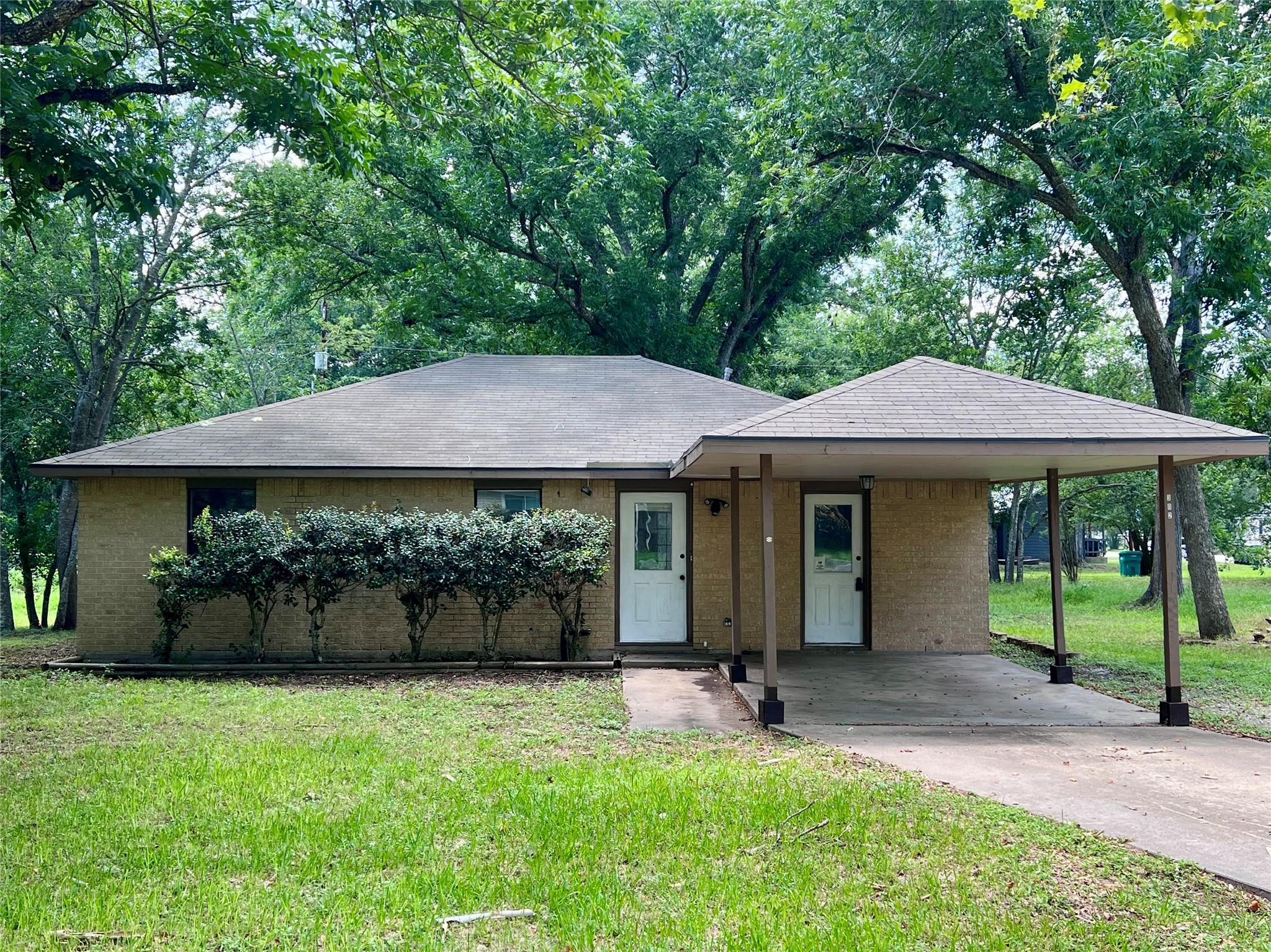 1st image of 302 Harris St, Smithville, TX 78957 | MLS# 7110006