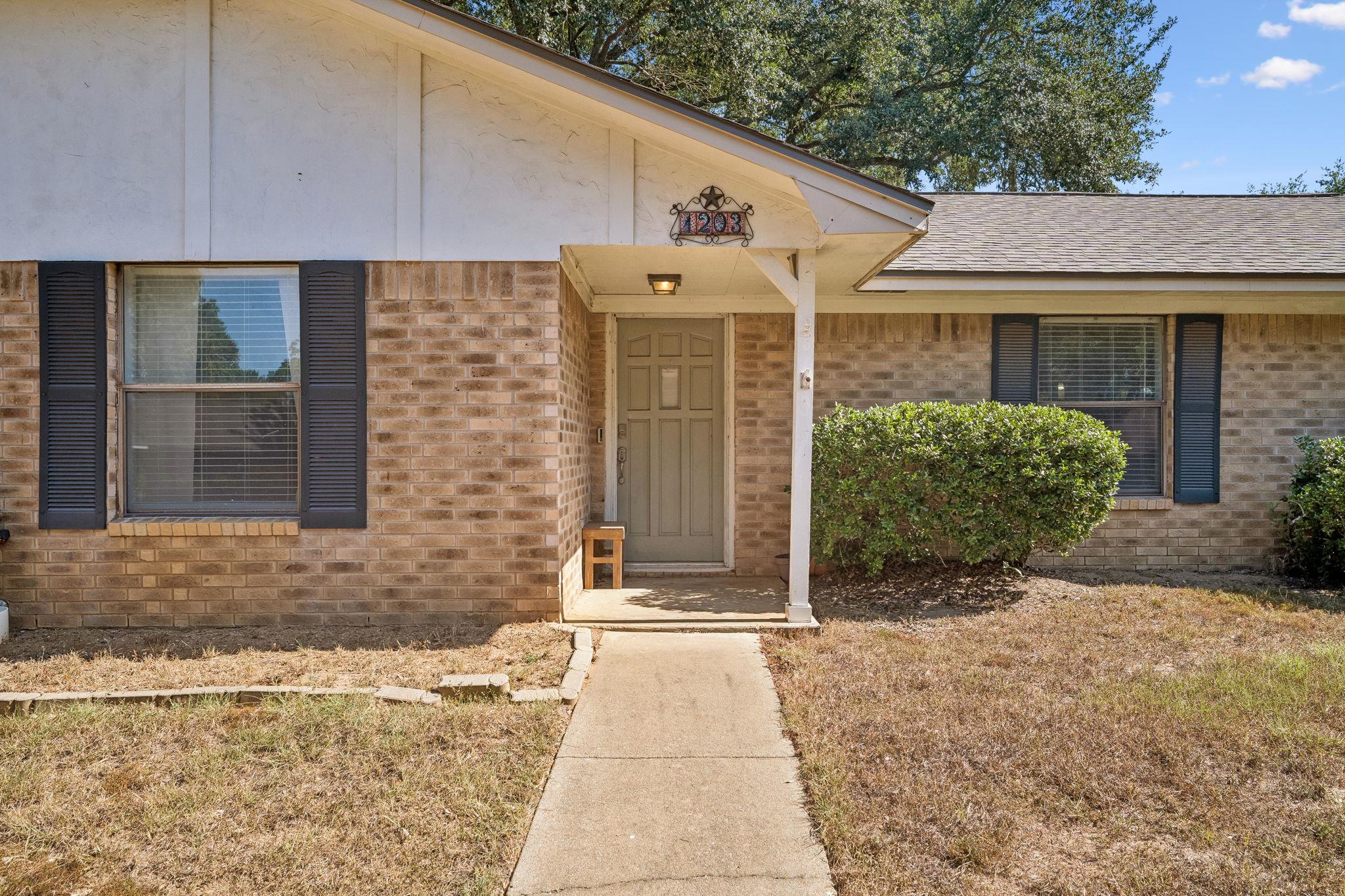 35th image of 1203 Hollis Dr, Brenham, TX 77833 | MLS# 2331854