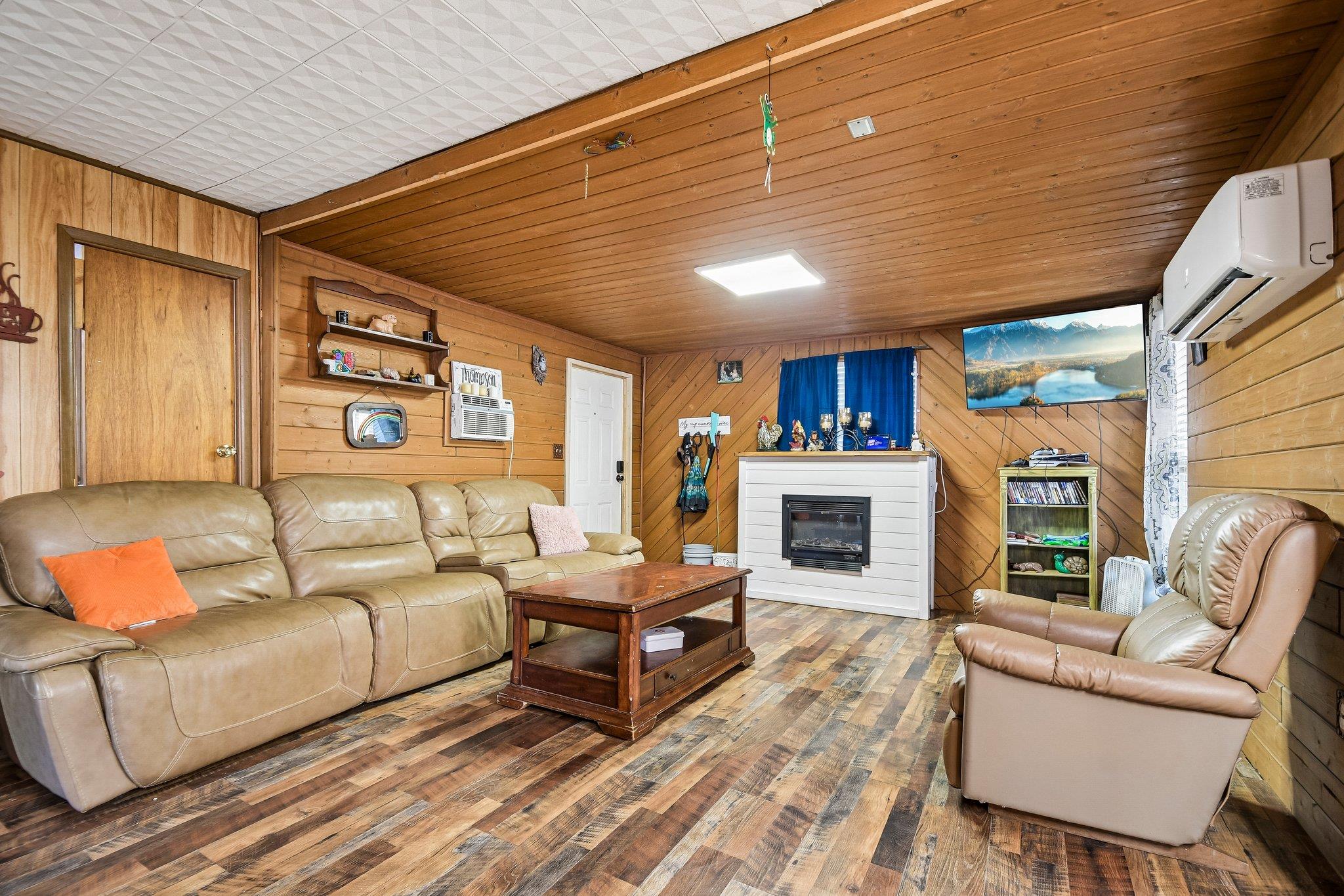 2nd image of 126 Market St, Bastrop, TX 78602 | MLS# 8088684