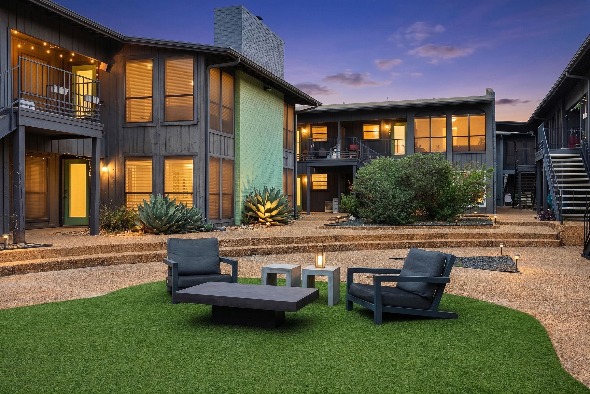 3rd image of 909 Reinli St, Austin, TX 78751