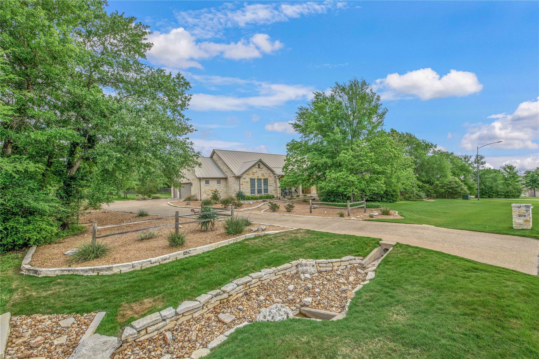 2nd image of 4819 Williams Creek Dr, College Station, TX 77845 | MLS# 3694536