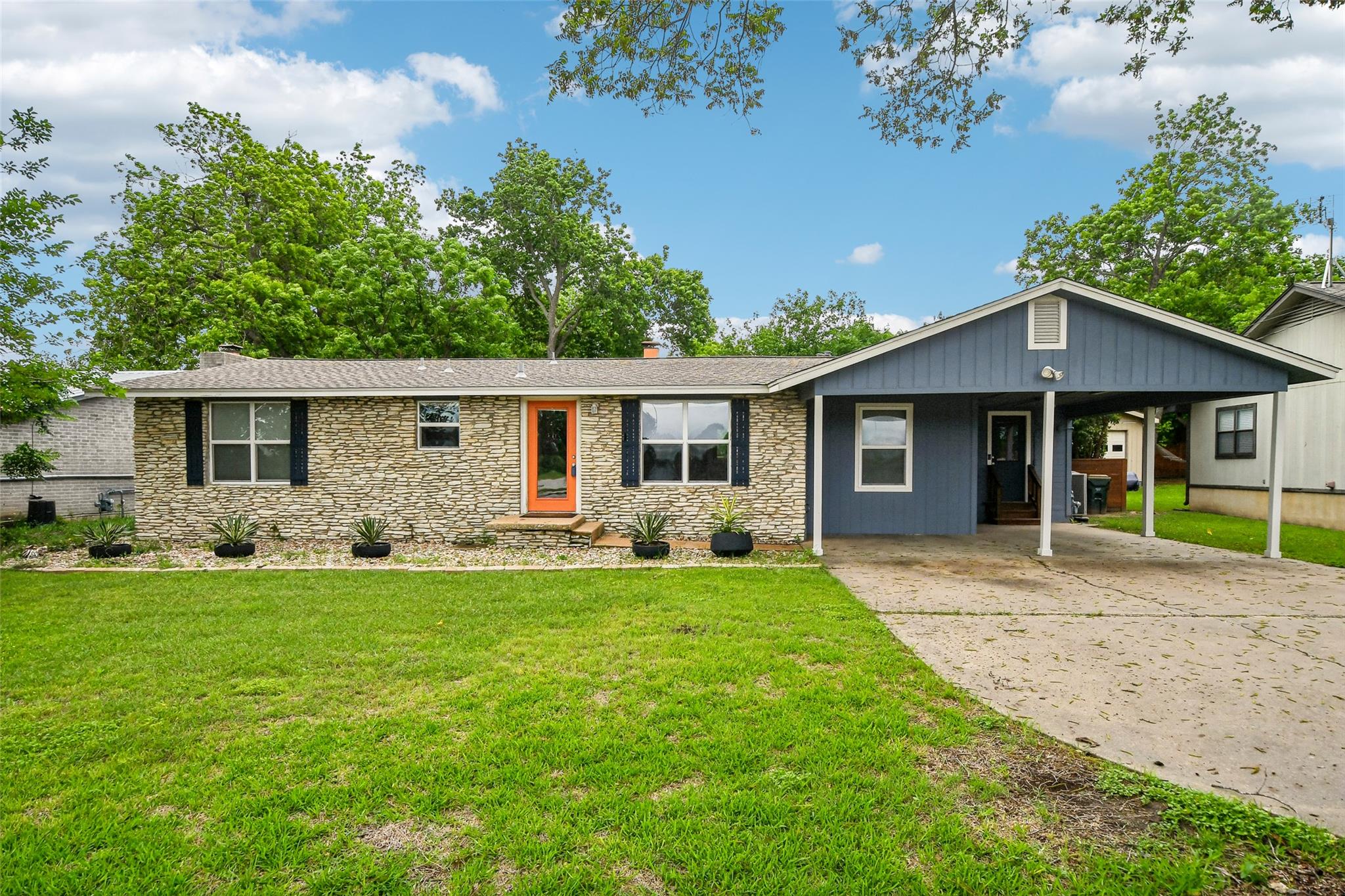 Homes for sale in Georgetown, TX | 406 E 2nd St, Georgetown, TX 78626 | MLS# 1660428