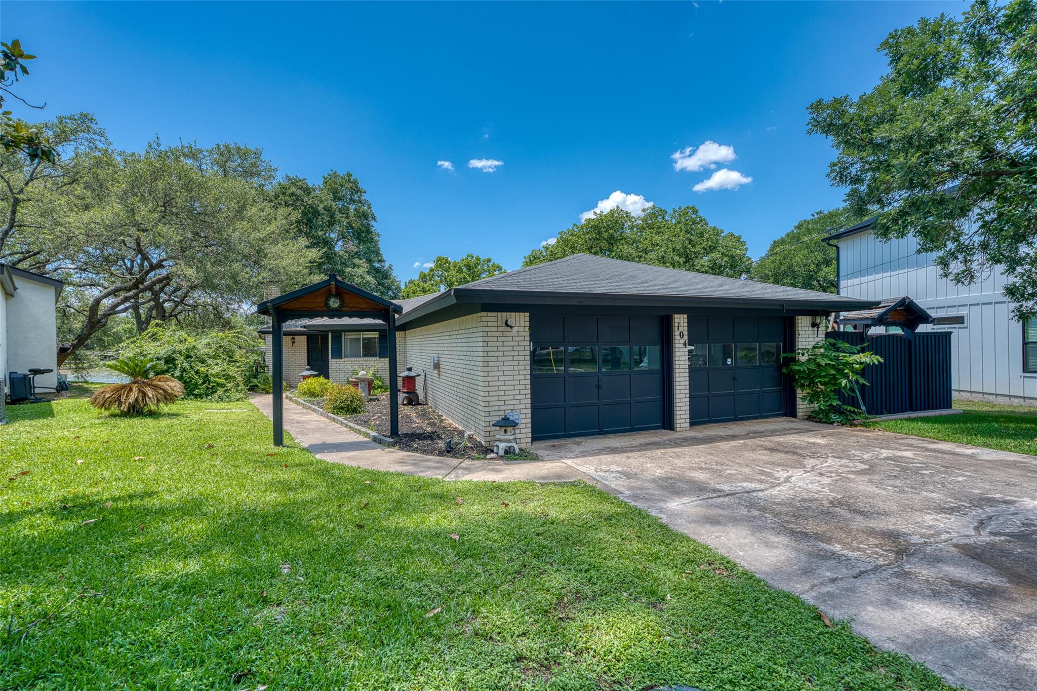 Homes for sale in Highland Haven, TX | 104 Bluebird Ln, Highland Haven, TX 78654 | MLS# 5468352