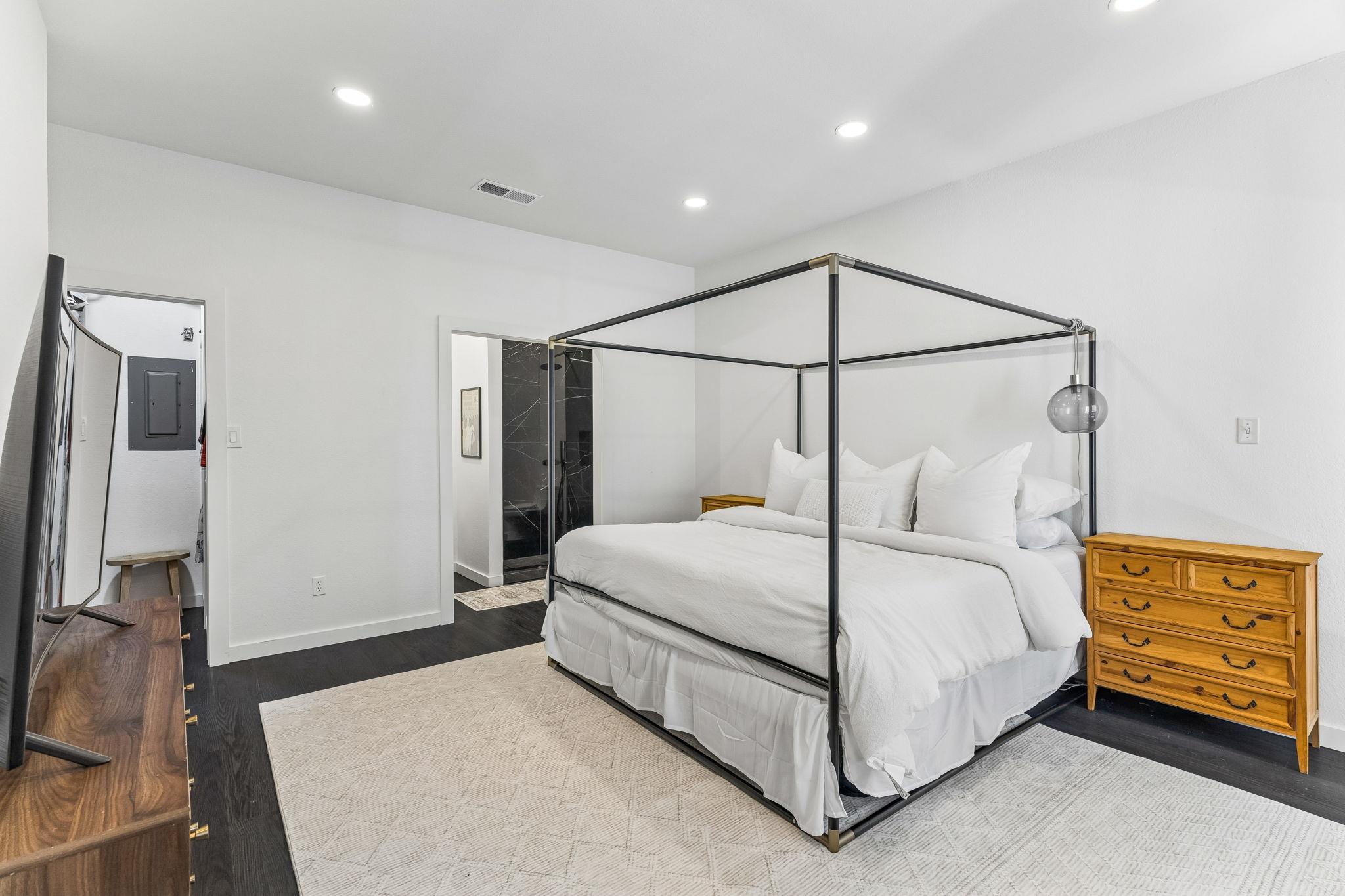 4th image of 1404 Norwalk Ln #204, Austin, TX 78703 | MLS# 7636646