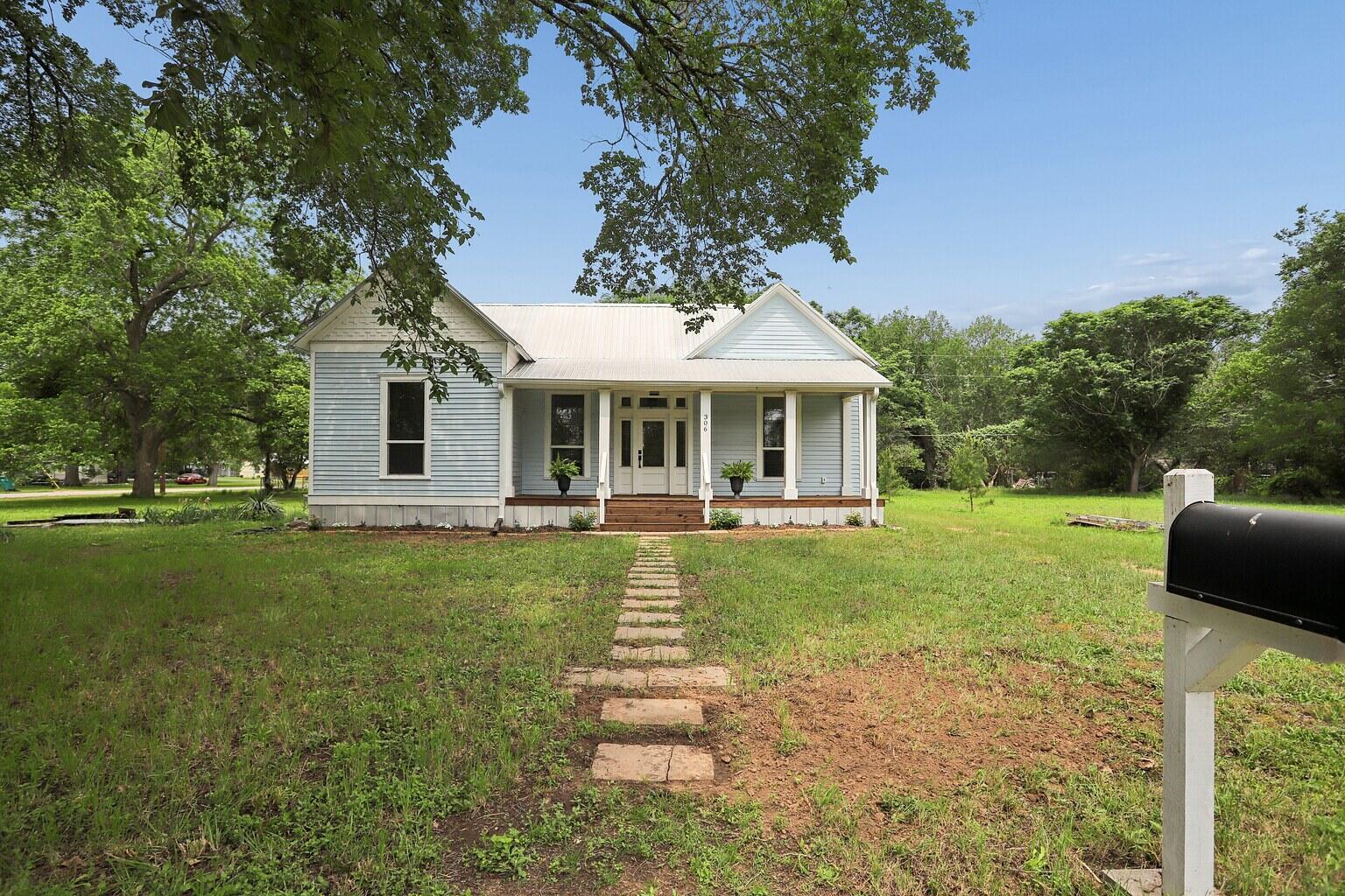 Homes for sale in Smithville, TX | 306 Rivers St, Smithville, TX 78957 | MLS# 1503512