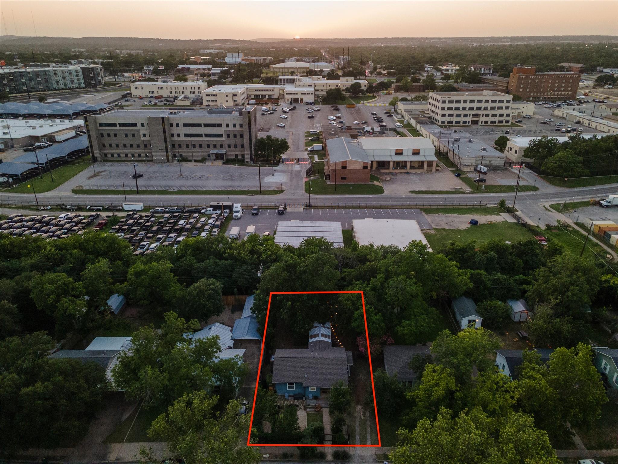 32nd image of 5802 Chesterfield Ave, Austin, TX 78752 | MLS# 8309019