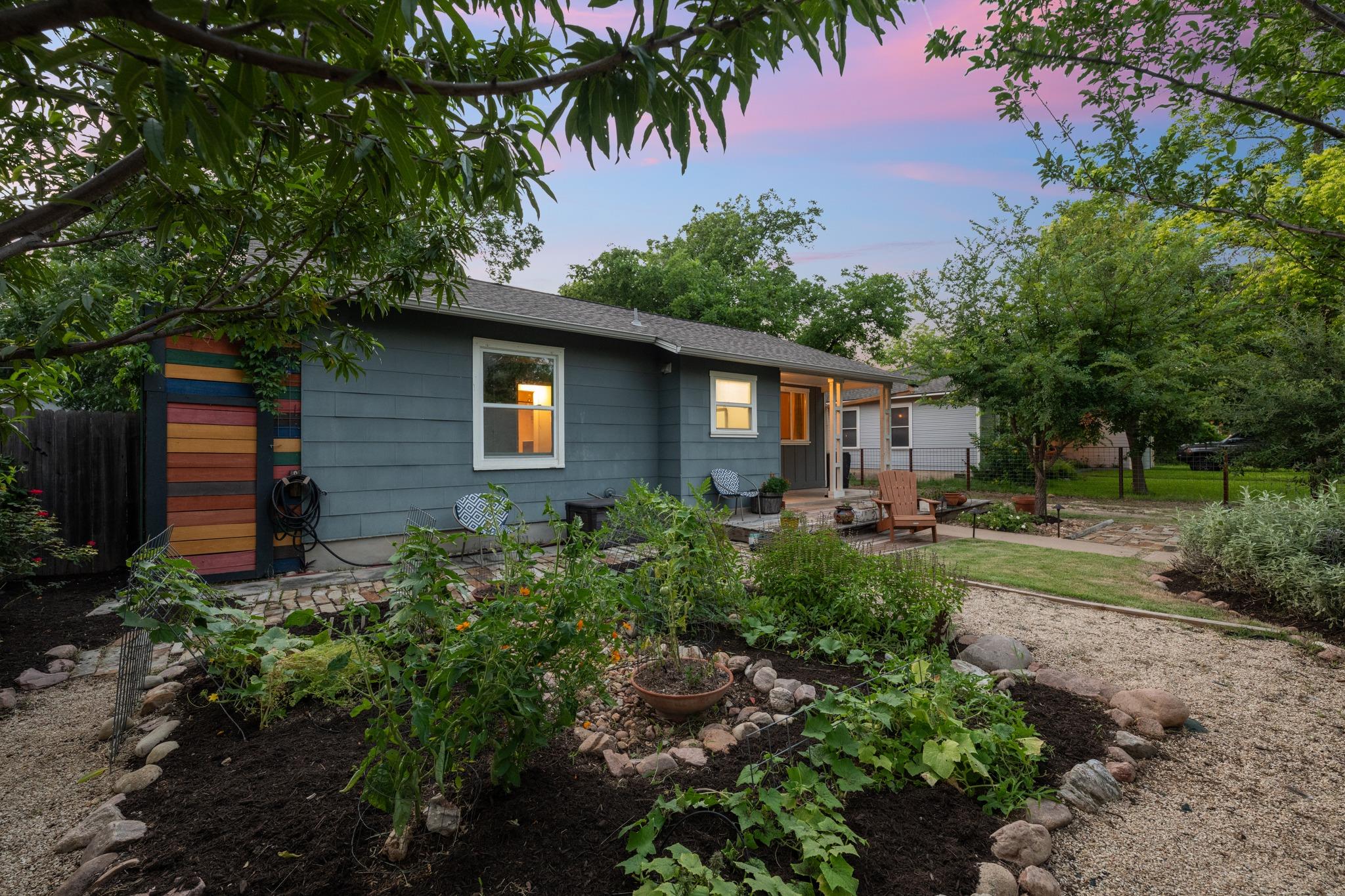 3rd image of 5802 Chesterfield Ave, Austin, TX 78752 | MLS# 8309019