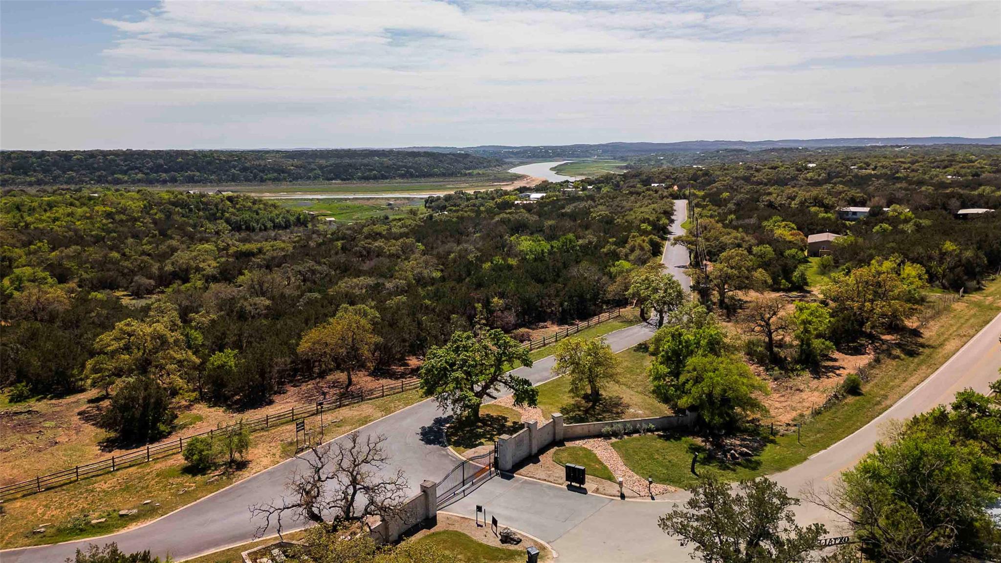 3rd image of 551 Lake View Dr, Spicewood, TX 78669 | MLS# 3218370
