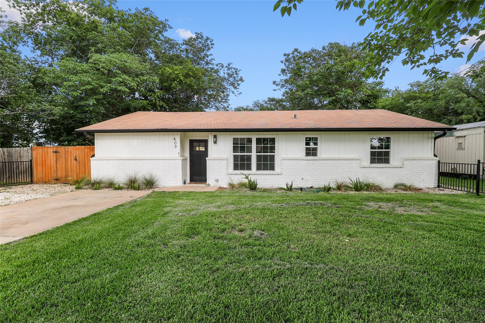 Homes for sale in Marble Falls, TX | 409 Avenue R, Marble Falls, TX 78654 | MLS# 1933548