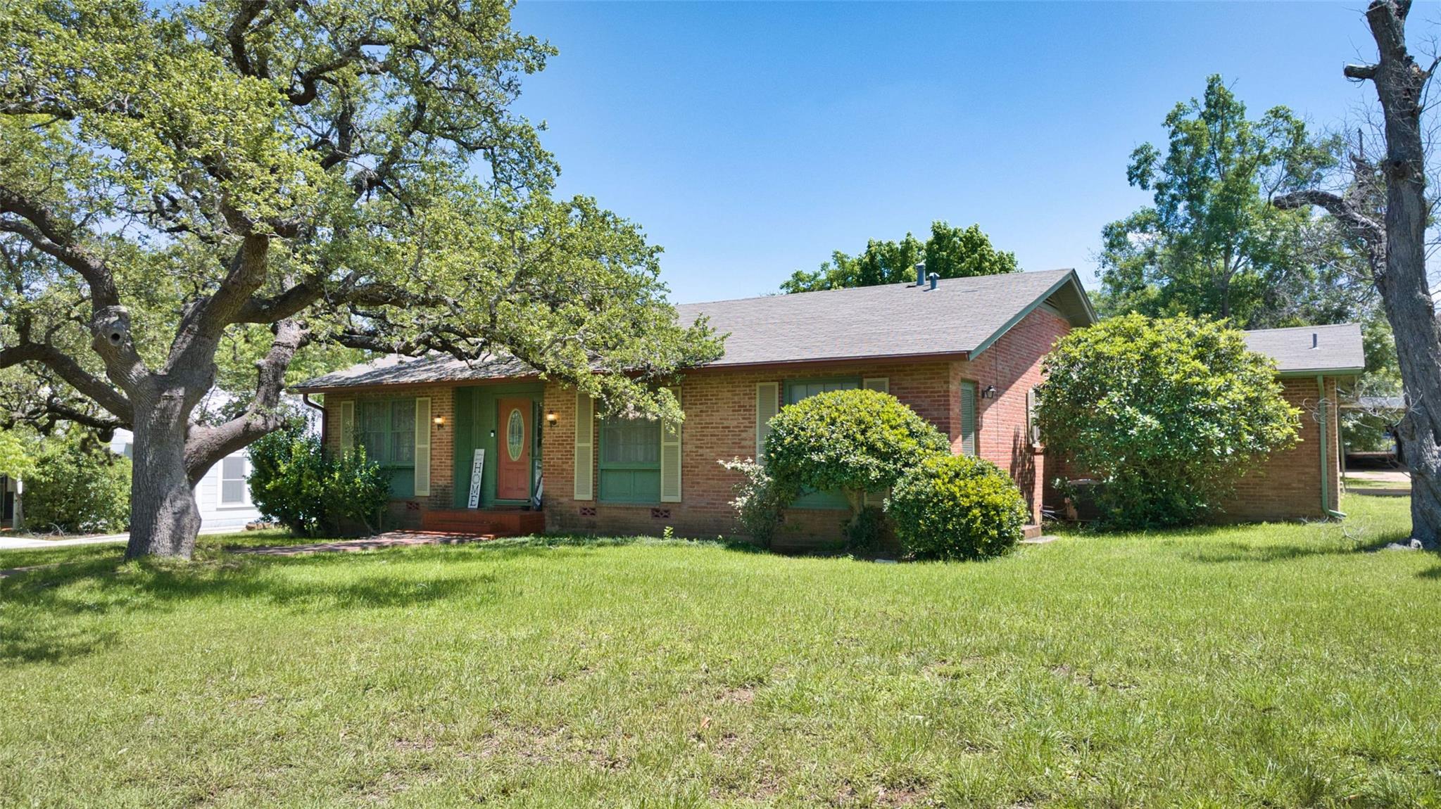 Homes for sale in Mason, TX | 325 E Rainey St, Mason, TX 76856 | MLS# 4382681