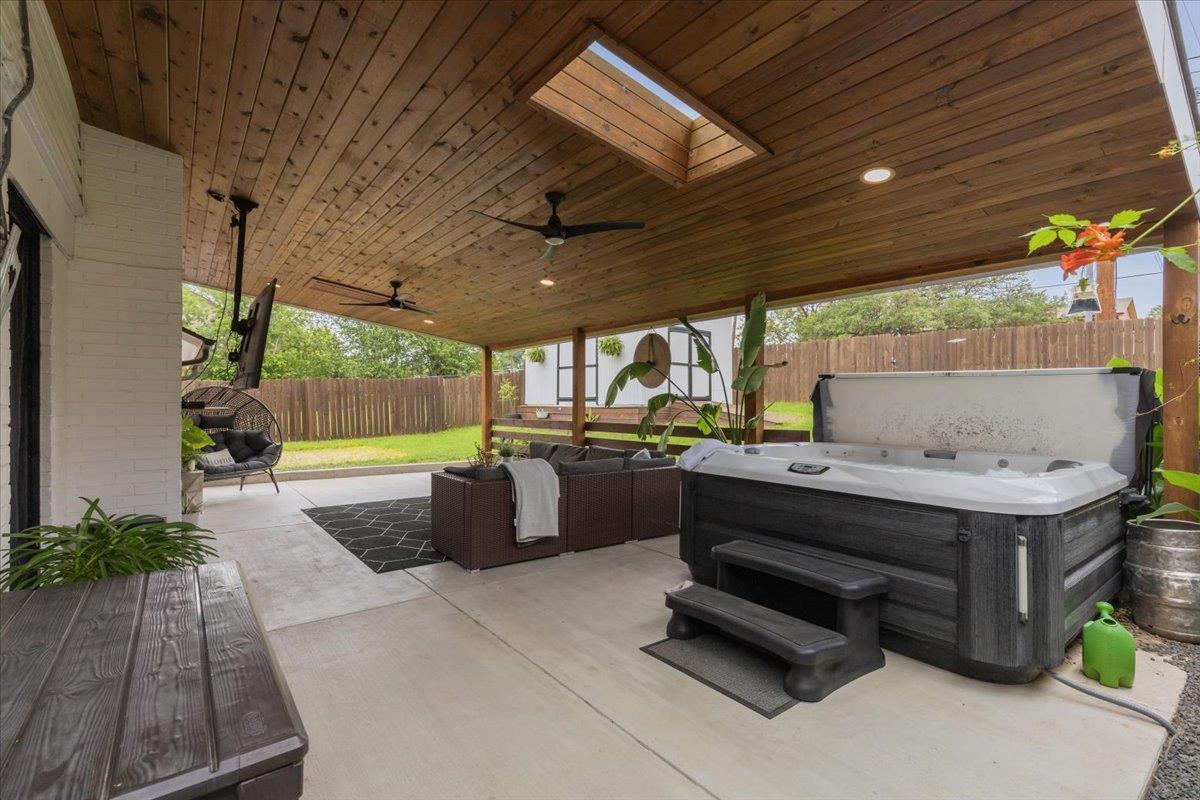 2nd image of 208 Skyloop Dr, Austin, TX 78745 | MLS# 5112499