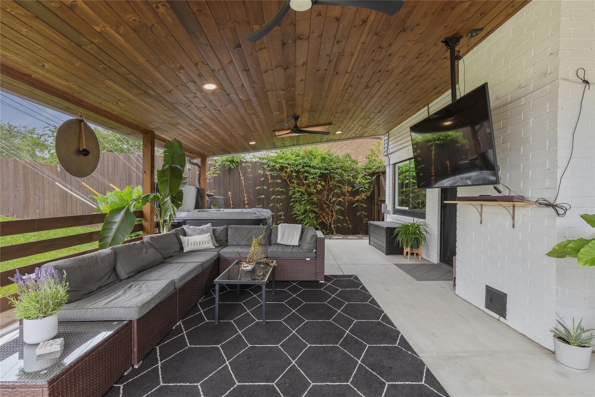 1st image of 208 Skyloop Dr, Austin, TX 78745 | MLS# 5112499