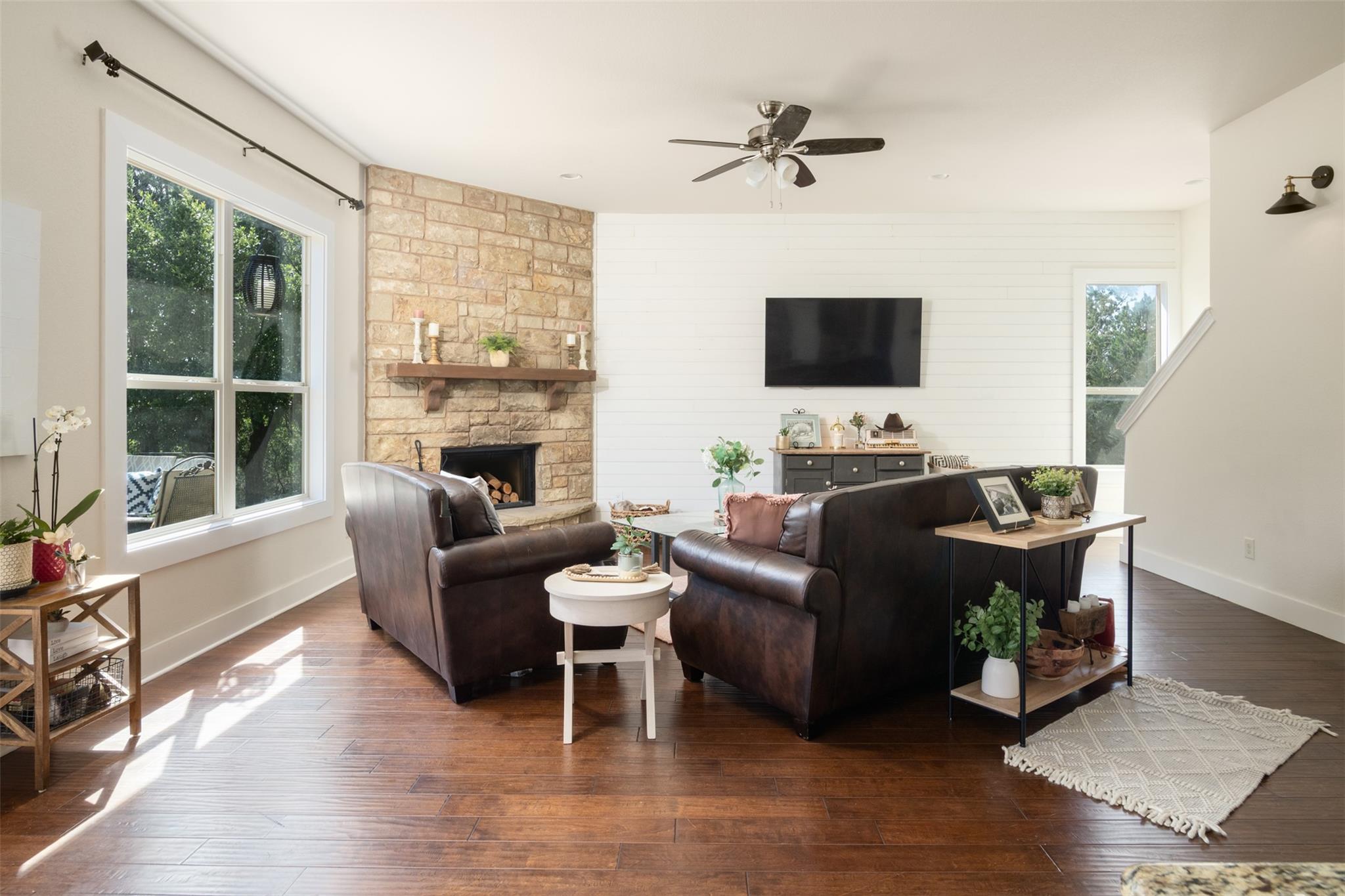 2nd image of 901 Panorama Dr, Dripping Springs, TX 78620 | MLS# 1545037