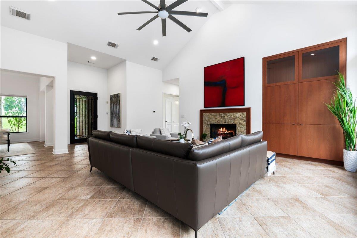 Homes for sale in The Hills, TX | 37 Autumn Oaks Dr, The Hills, TX 78738 | MLS# 2657558