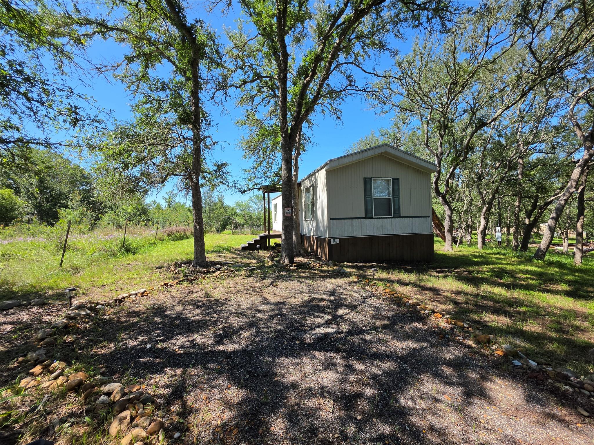 Homes for sale in Smithville, TX | 113 Valley Ln, Smithville, TX 78957 | MLS# 1115859