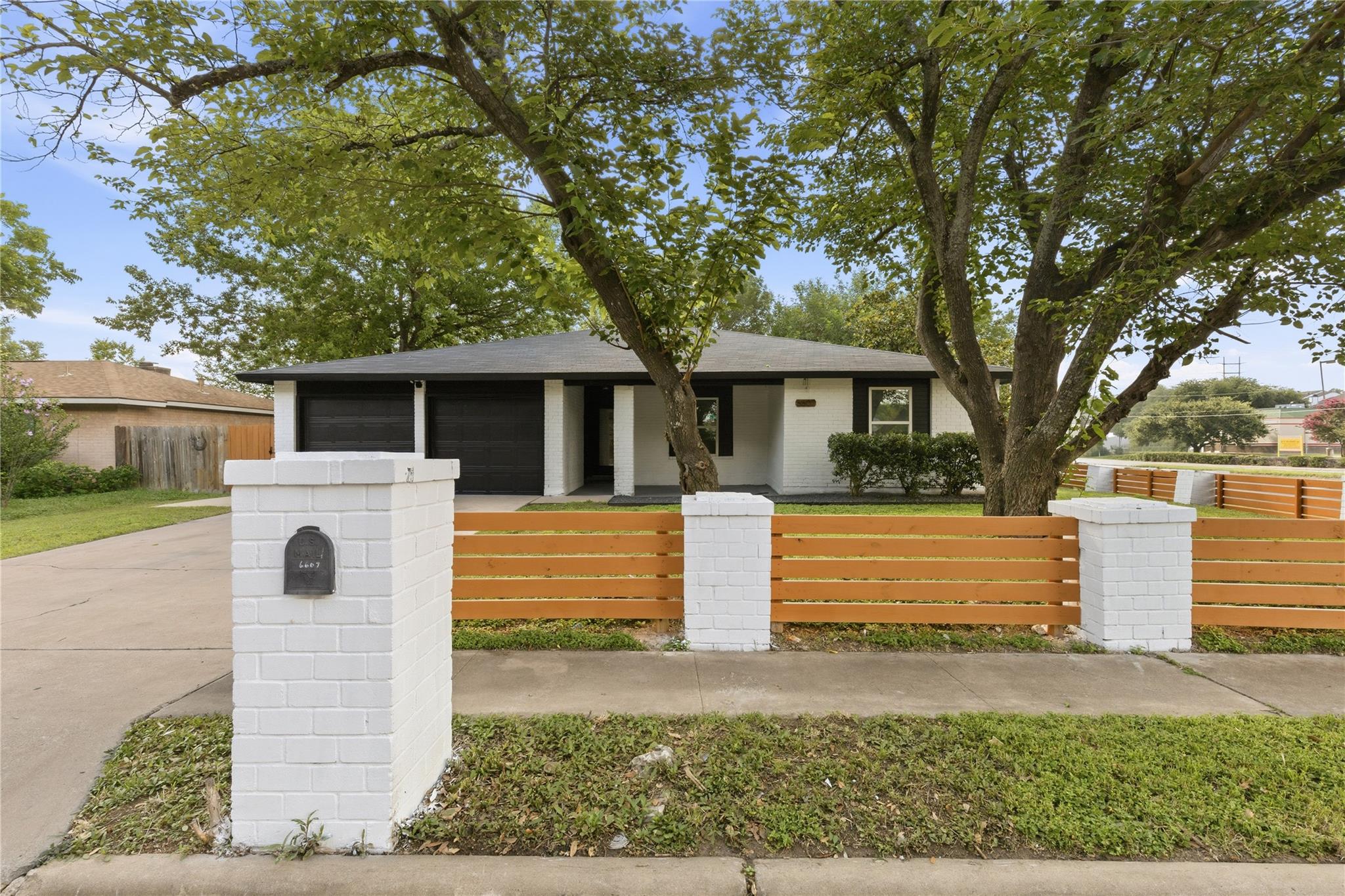 Homes for sale in Austin, TX | 6607 Starstreak Dr, Austin, TX 78745 | MLS# 1924421