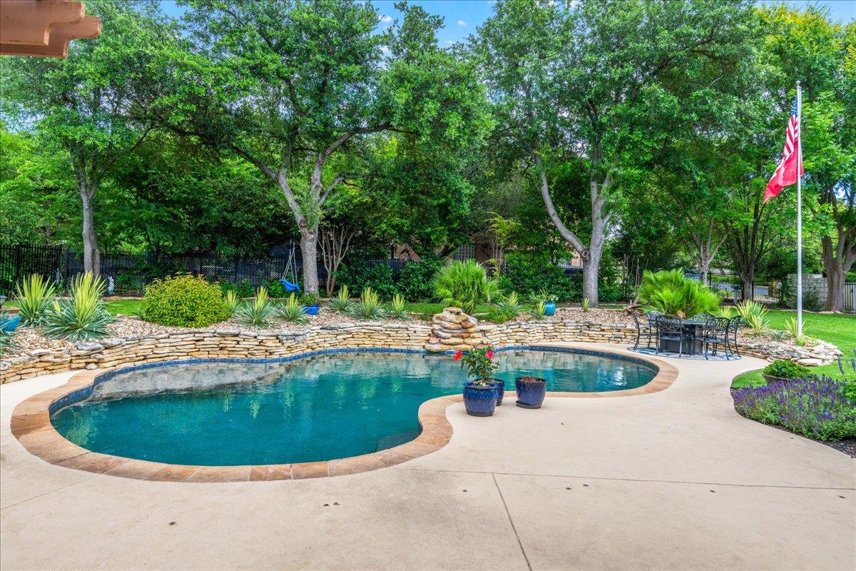 Homes for sale in The Hills, TX | 58 Cottondale Rd, The Hills, TX 78738 | MLS# 9679372