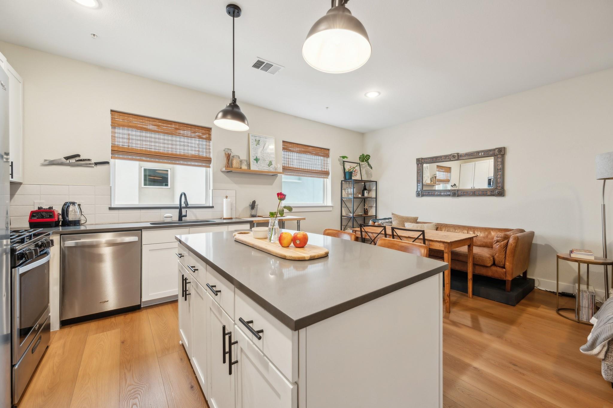 4th image of 2827 Manor Rd #3104, Austin, TX 78722 | MLS# 1209396