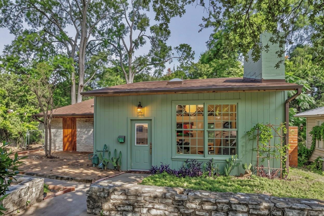 1st image of 3302 Cherrywood Rd, Austin, TX 78722 | MLS# 6704021