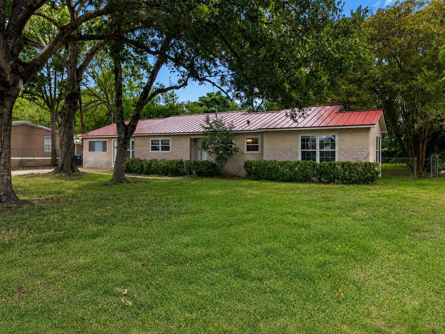 Homes for sale in Smithville, TX | 709 Ne Tiger Ln, Smithville, TX 78957 | MLS# 8296470