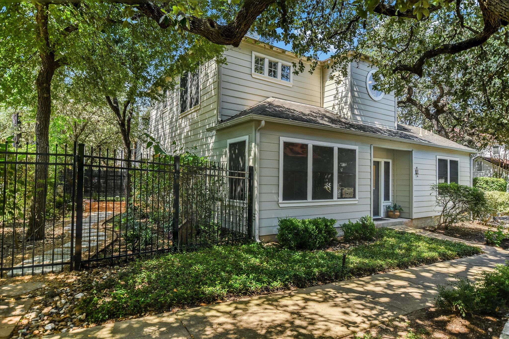 1st image of 1011 Brodie St #8, Austin, TX 78704 | MLS# 5675570