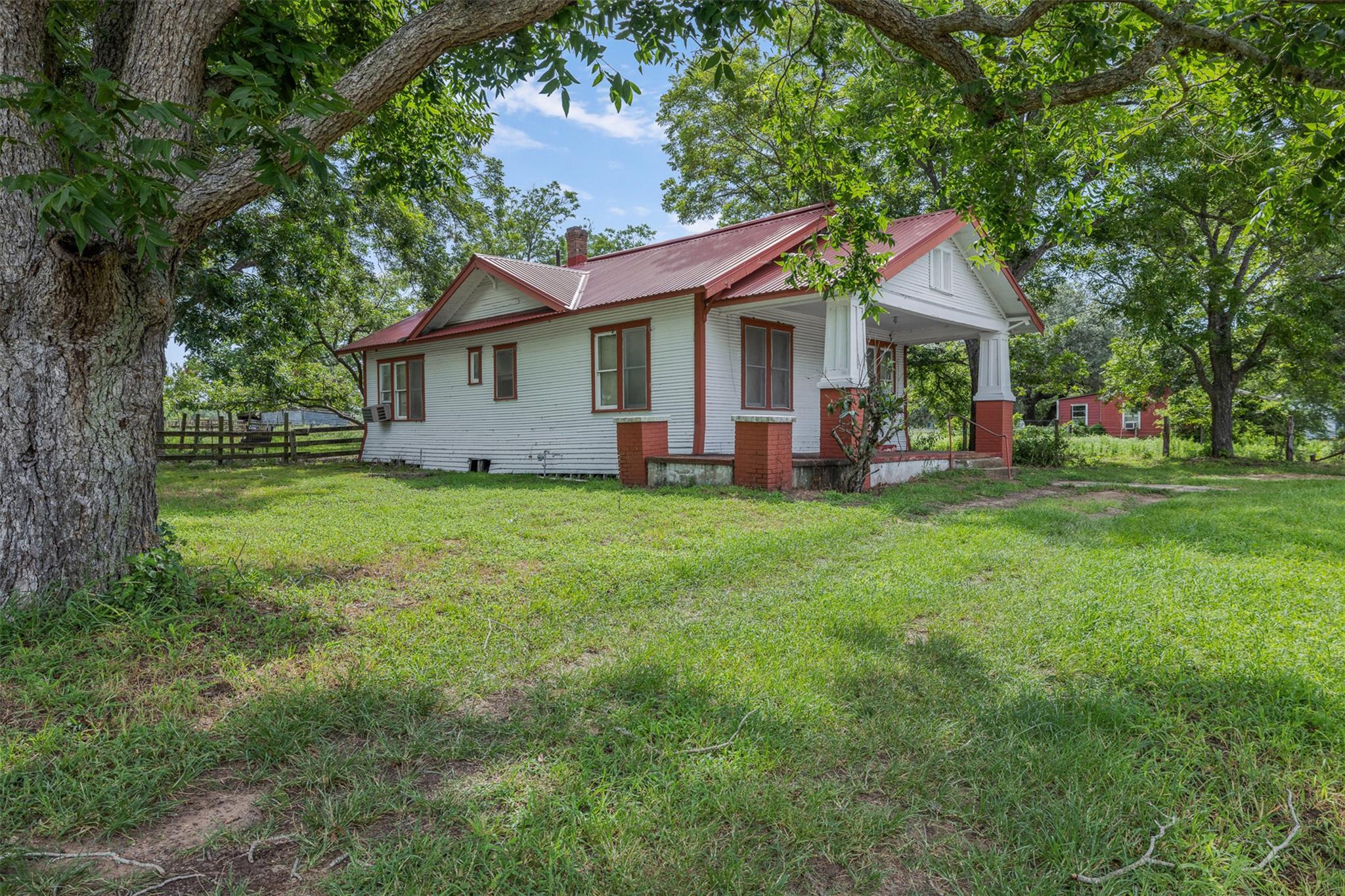Homes for sale in Yoakum, TX | 2005 W Grand Ave, Yoakum, TX 77995 | MLS# 5761831