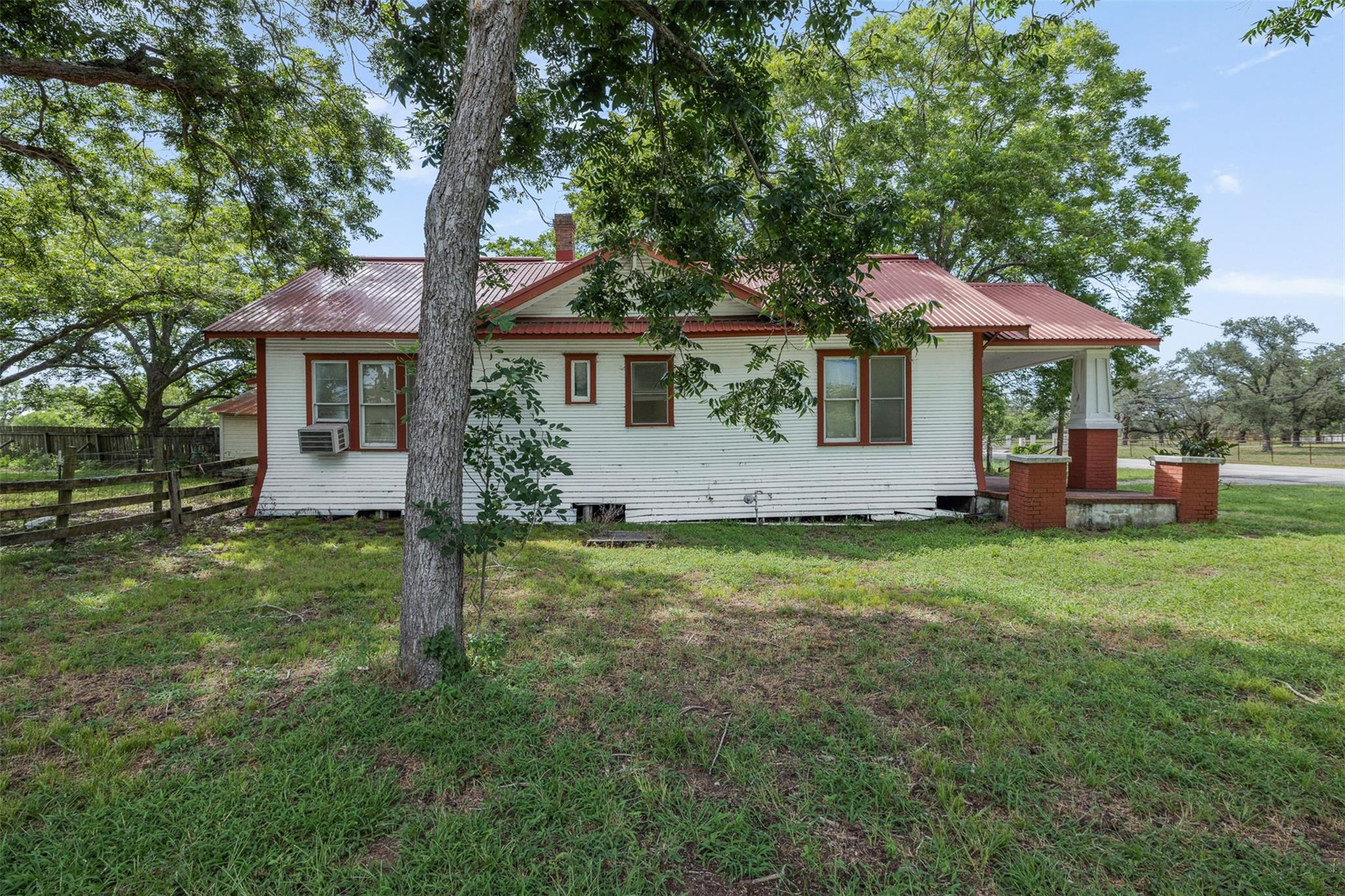 Homes for sale in Yoakum, TX | 2005 W Grand Ave, Yoakum, TX 77995 | MLS# 5761831
