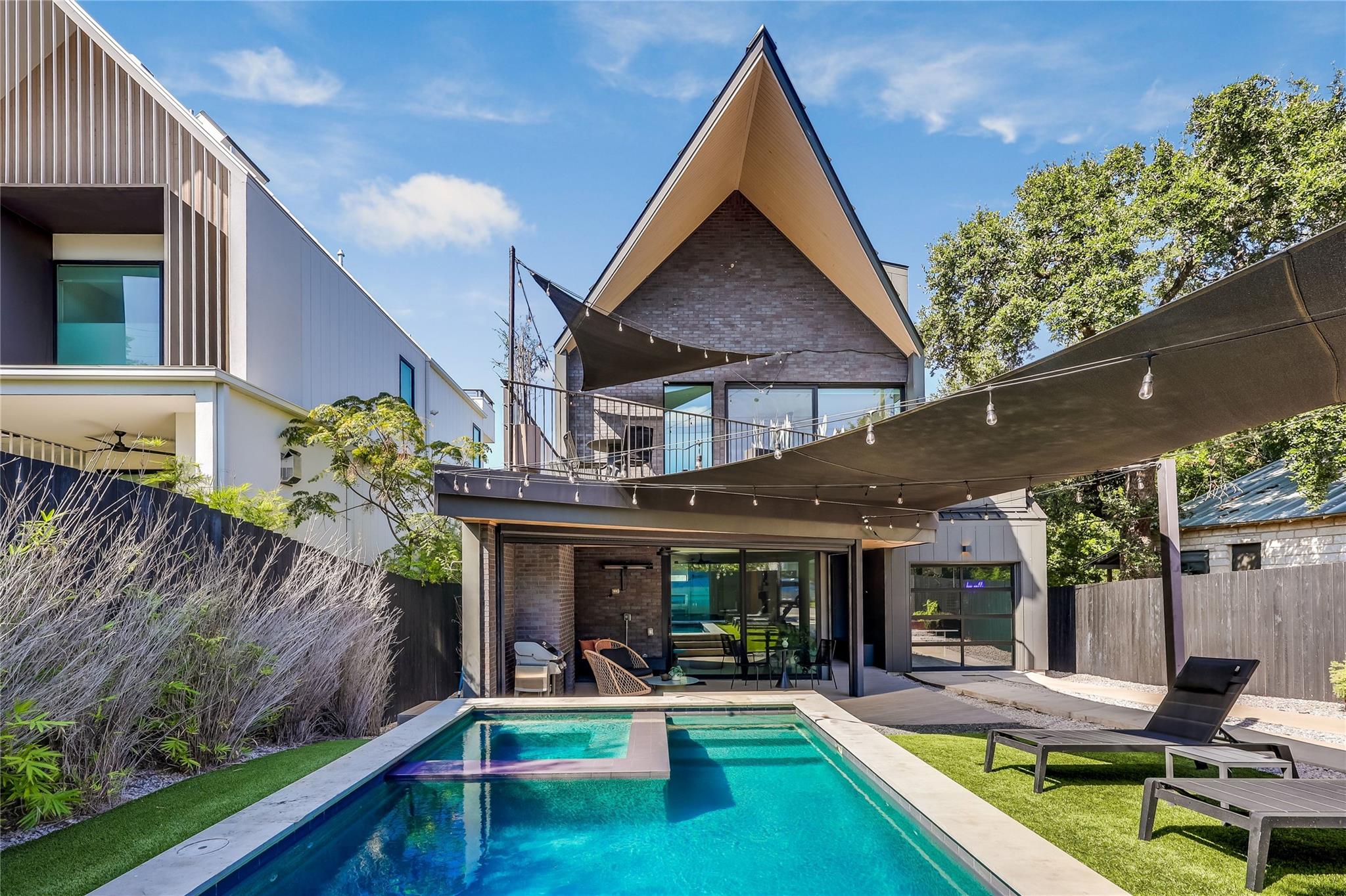 2nd image of 702 W Elizabeth St, Austin, TX 78704 | MLS# 1777566