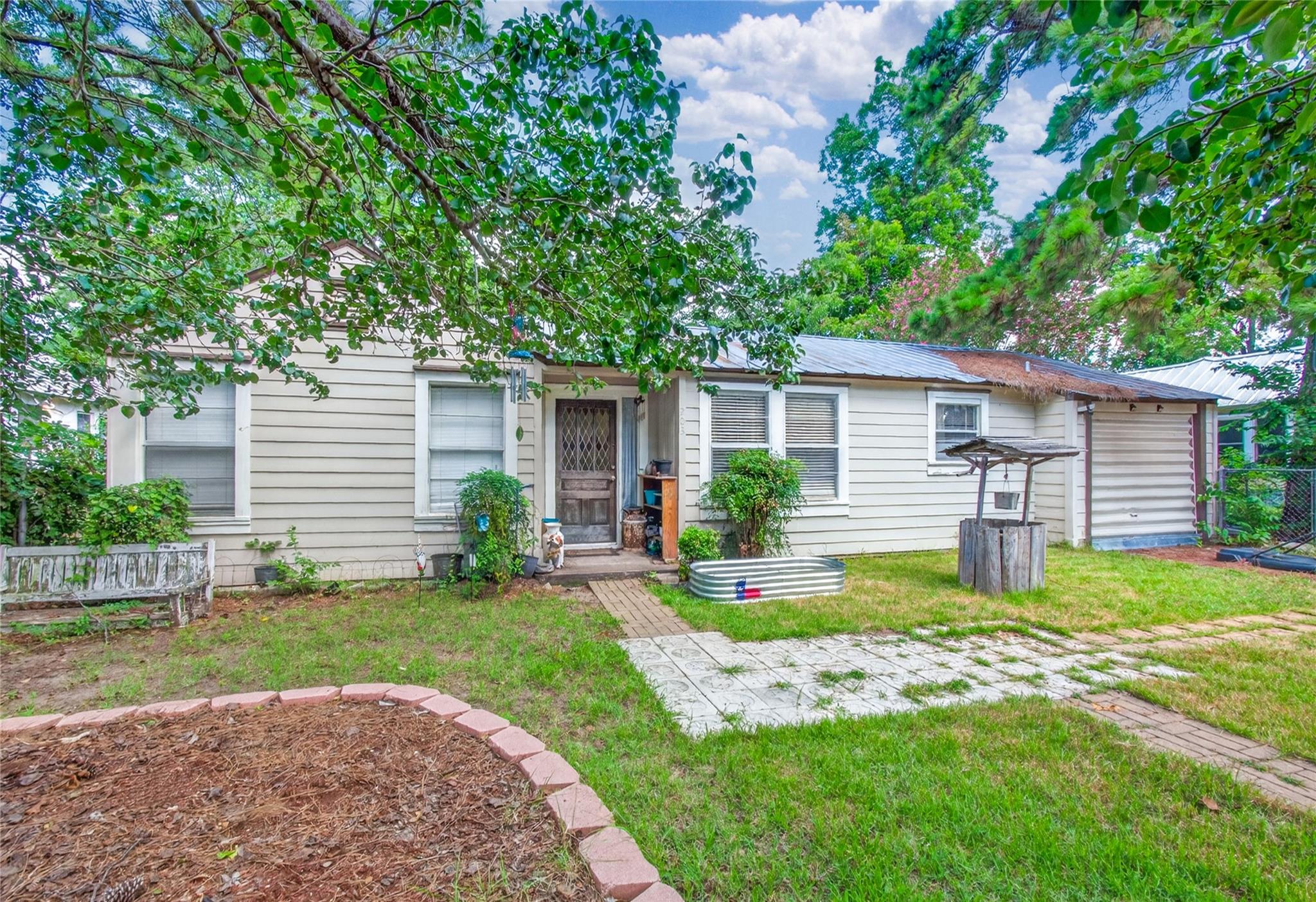 2nd image of 203 Hudgins St, Smithville, TX 78957 | MLS# 3157976