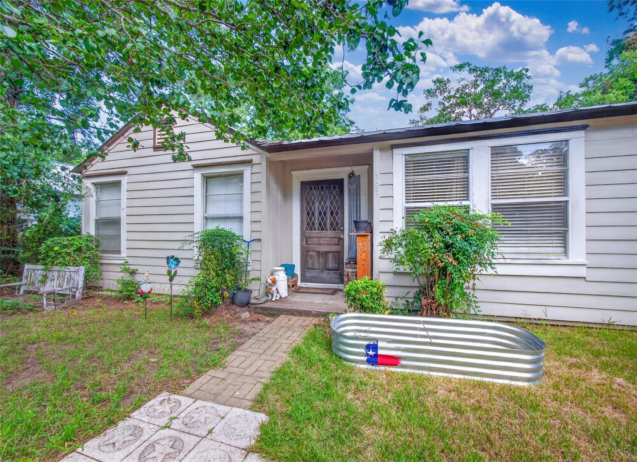 3rd image of 203 Hudgins St, Smithville, TX 78957 | MLS# 3157976