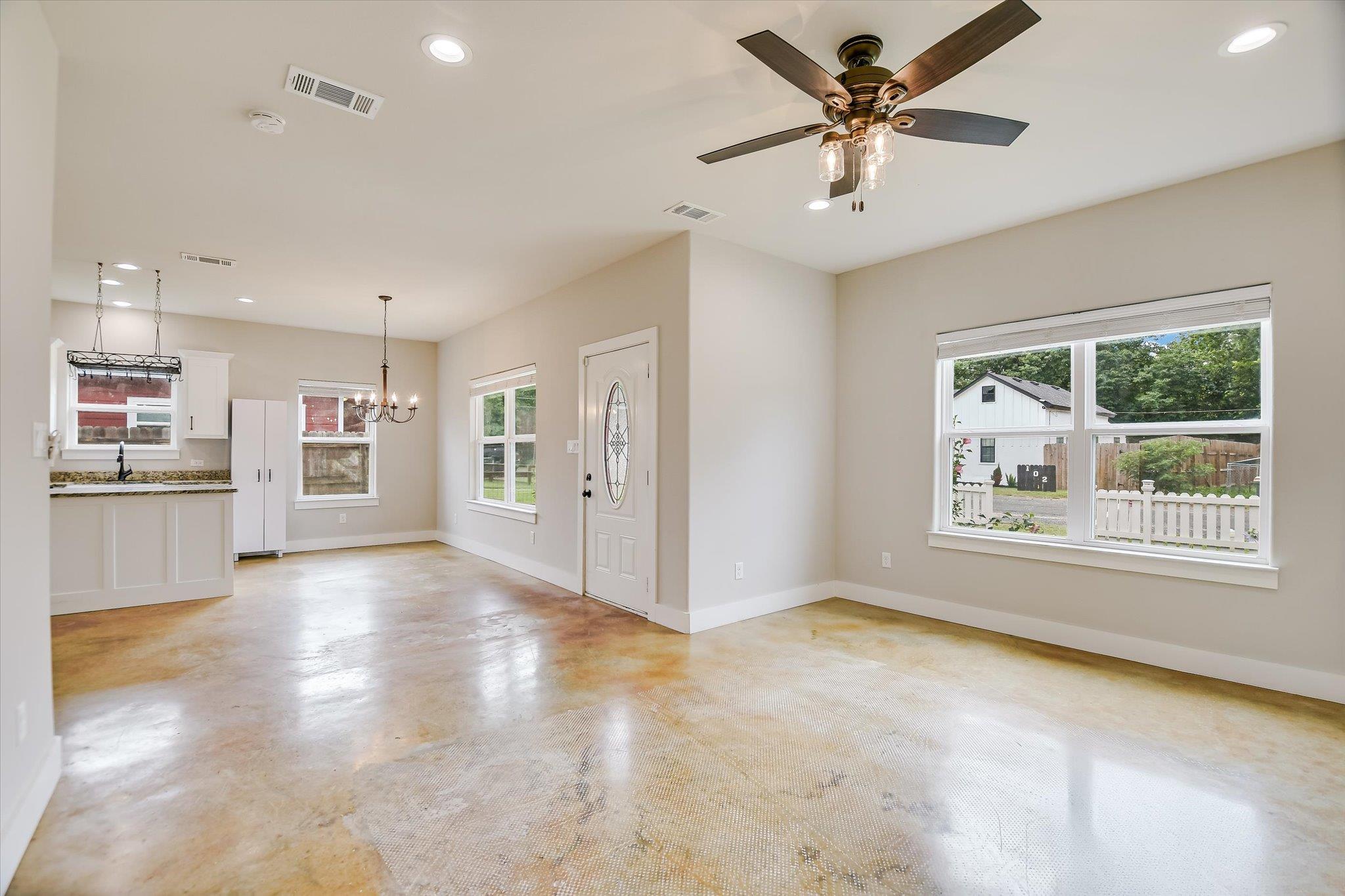 5th image of 103 East St, Smithville, TX 78957 | MLS# 6518448