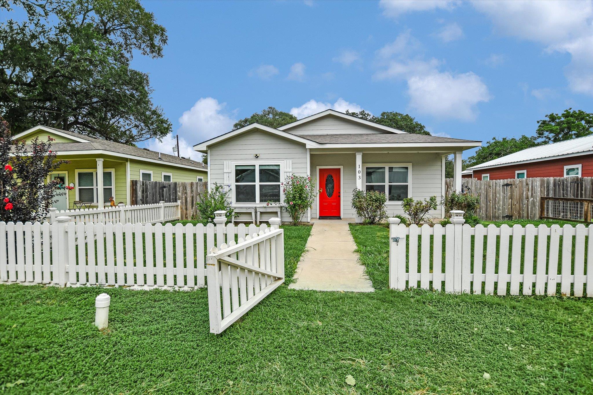 2nd image of 103 East St, Smithville, TX 78957 | MLS# 6518448