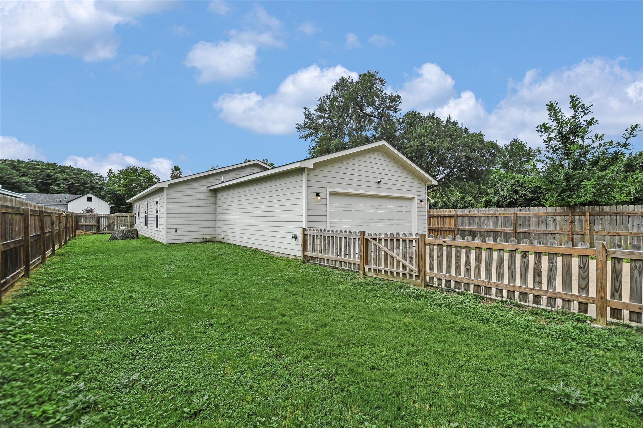21st image of 103 East St, Smithville, TX 78957 | MLS# 6518448