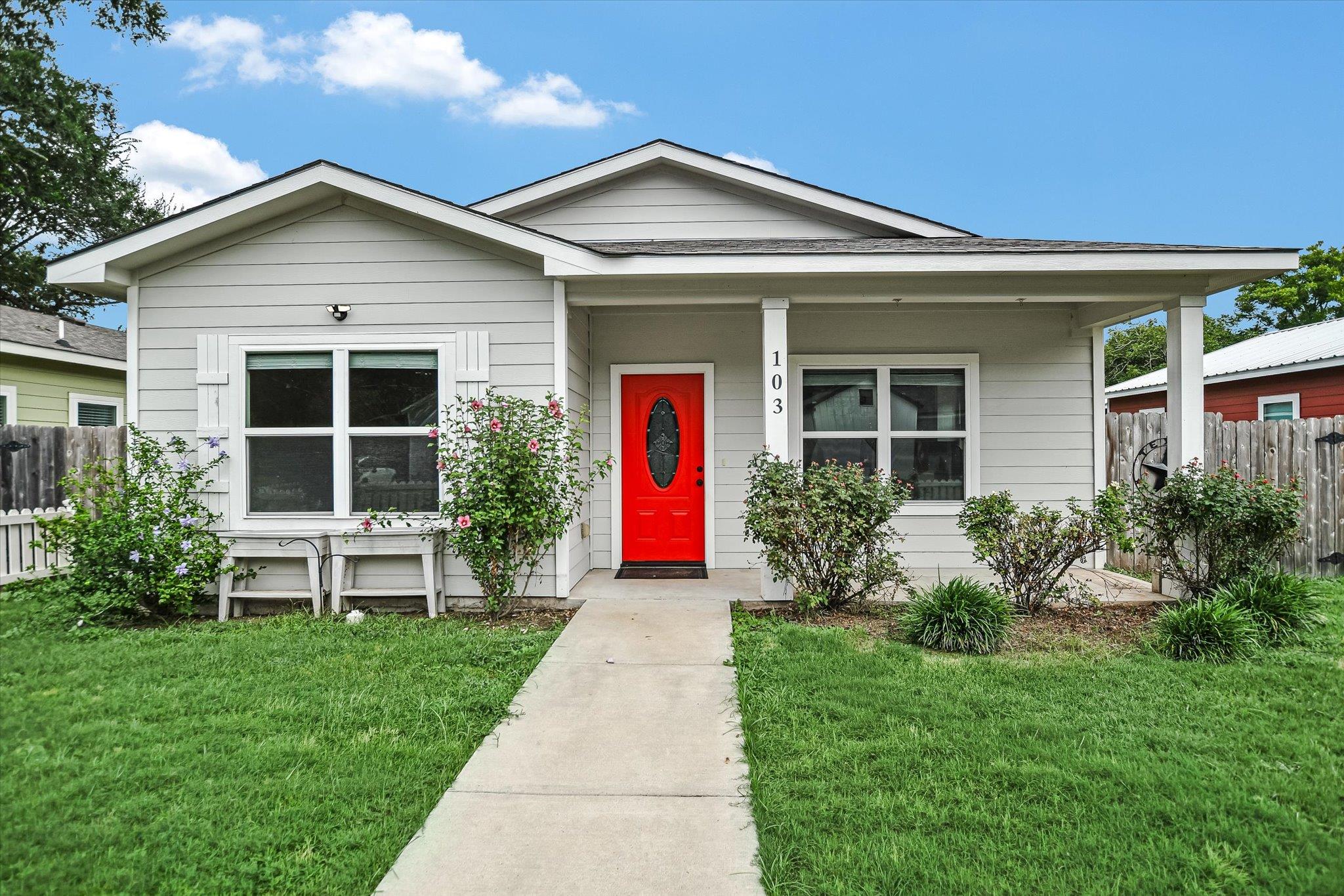 1st image of 103 East St, Smithville, TX 78957 | MLS# 6518448