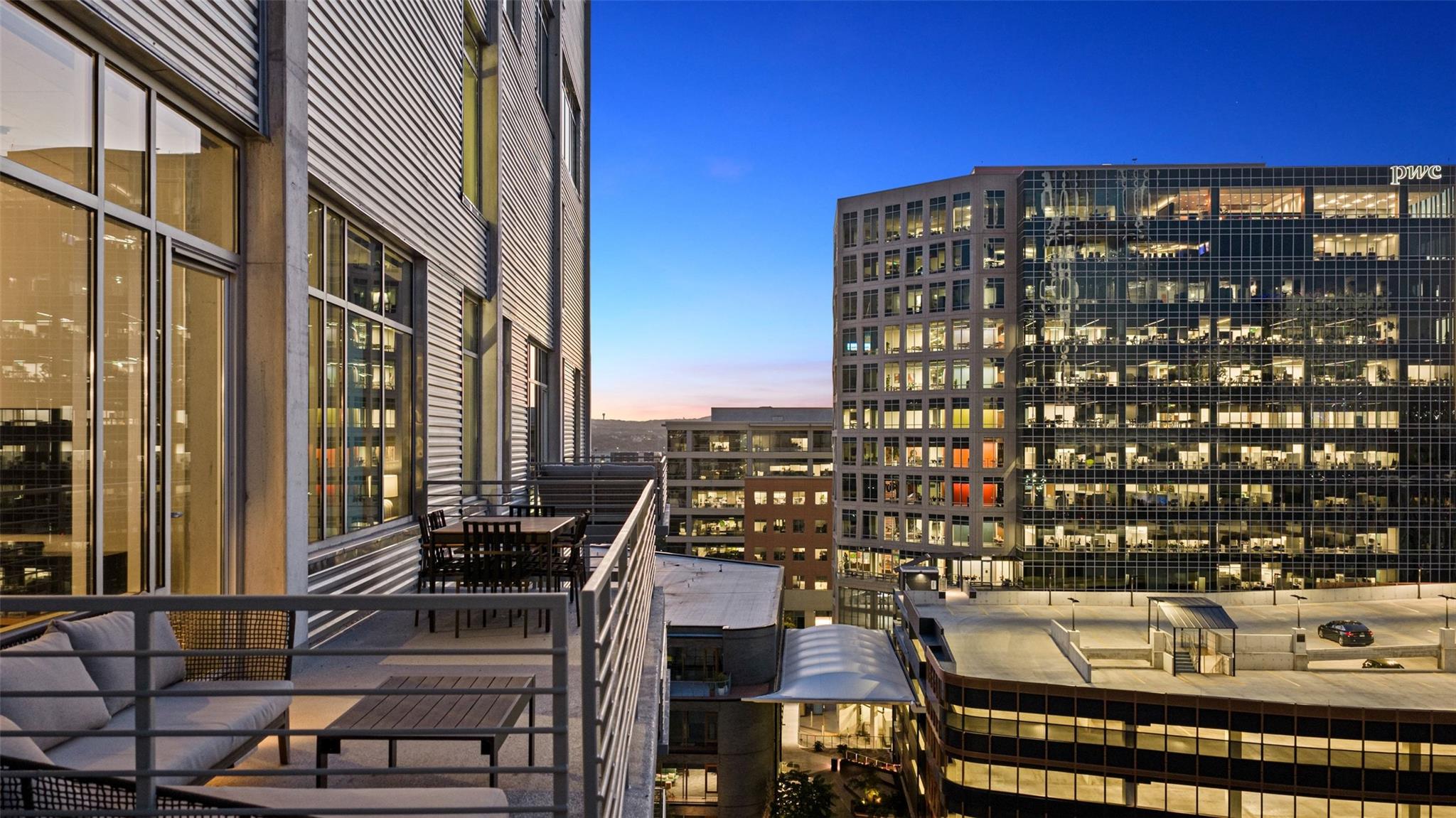 3rd image of 800 W 5Th St, Austin, TX 78703
