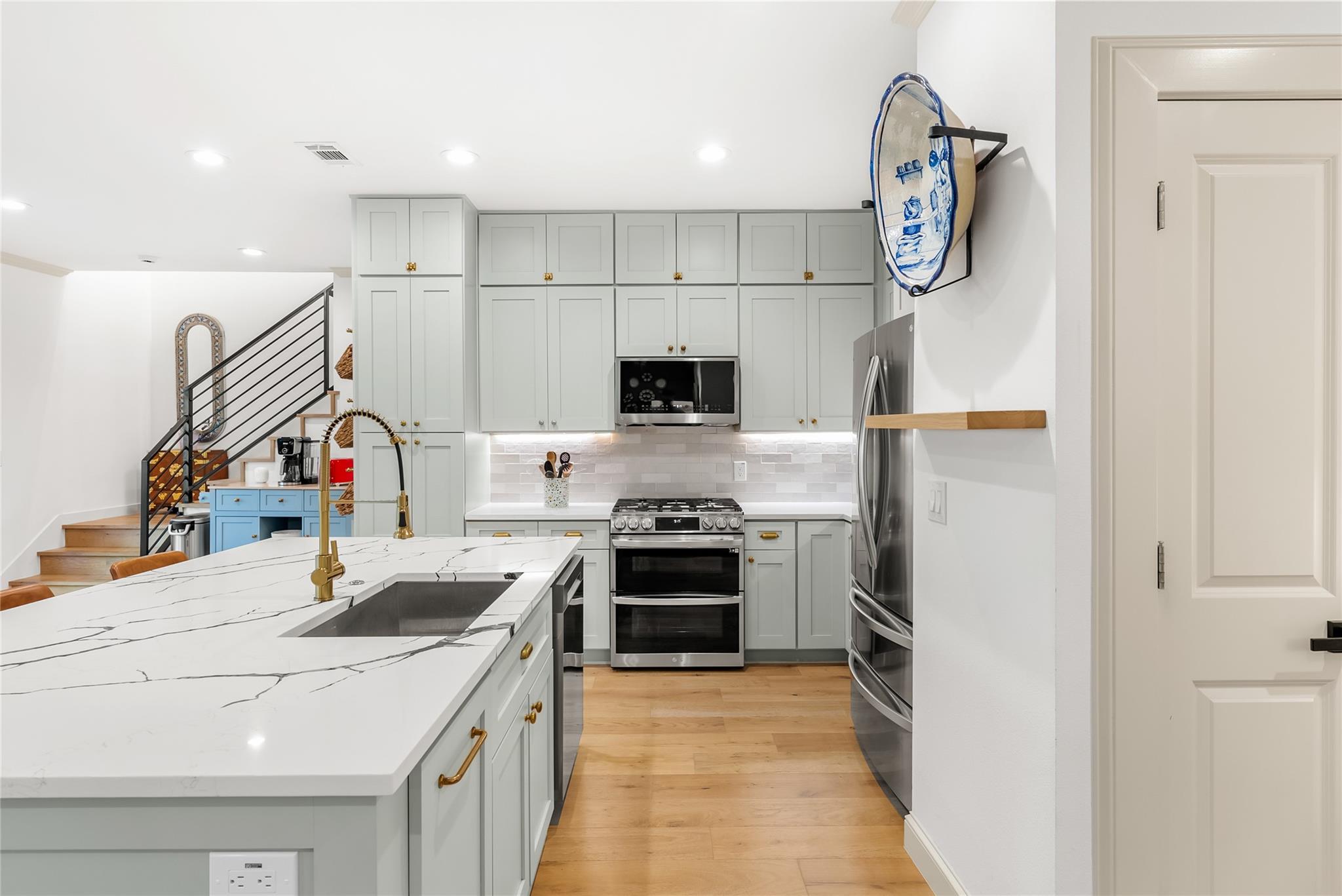 3rd image of 5914 Salcon Cliff Dr, Austin, TX 78749 | MLS# 4691121