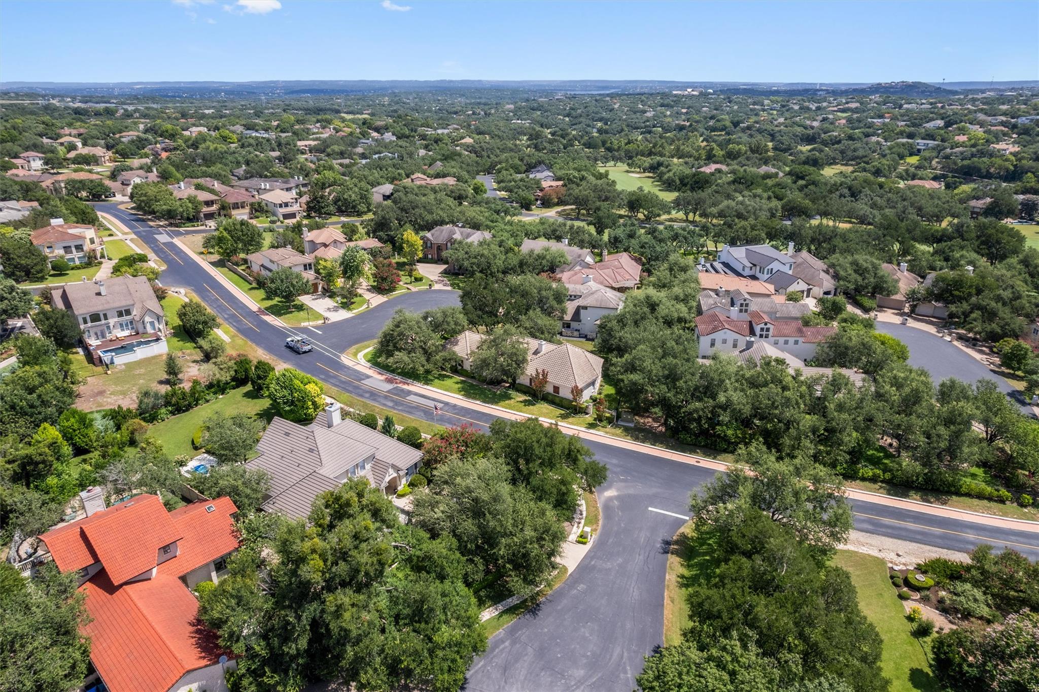 4th image of 2 Jasperwood Ct, Austin, TX 78738 | MLS# 9627309