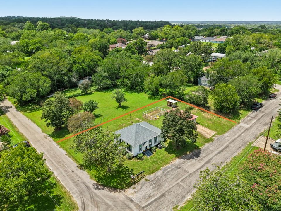 2nd image of 406 Live Oak St, Smithville, TX 78957 | MLS# 3597485