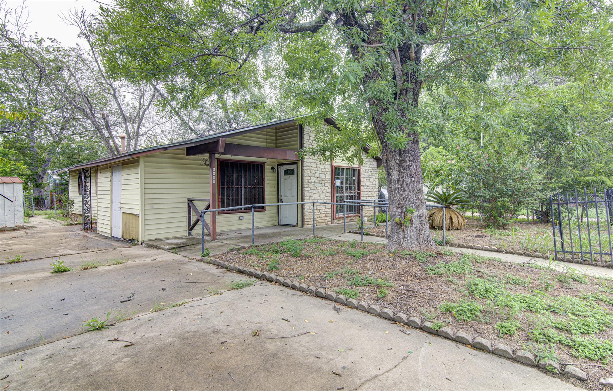 2nd image of 6006 Palm Cir, Austin, TX 78741 | MLS# 5940012