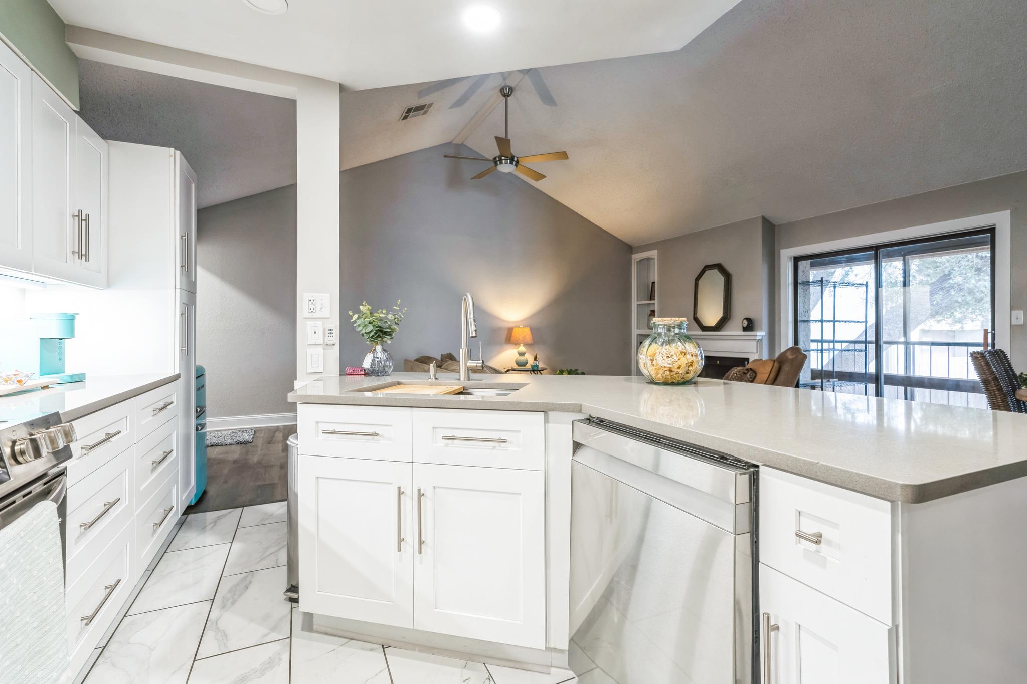 2nd image of 1202 Thorpe Ln, San Marcos, TX 78666