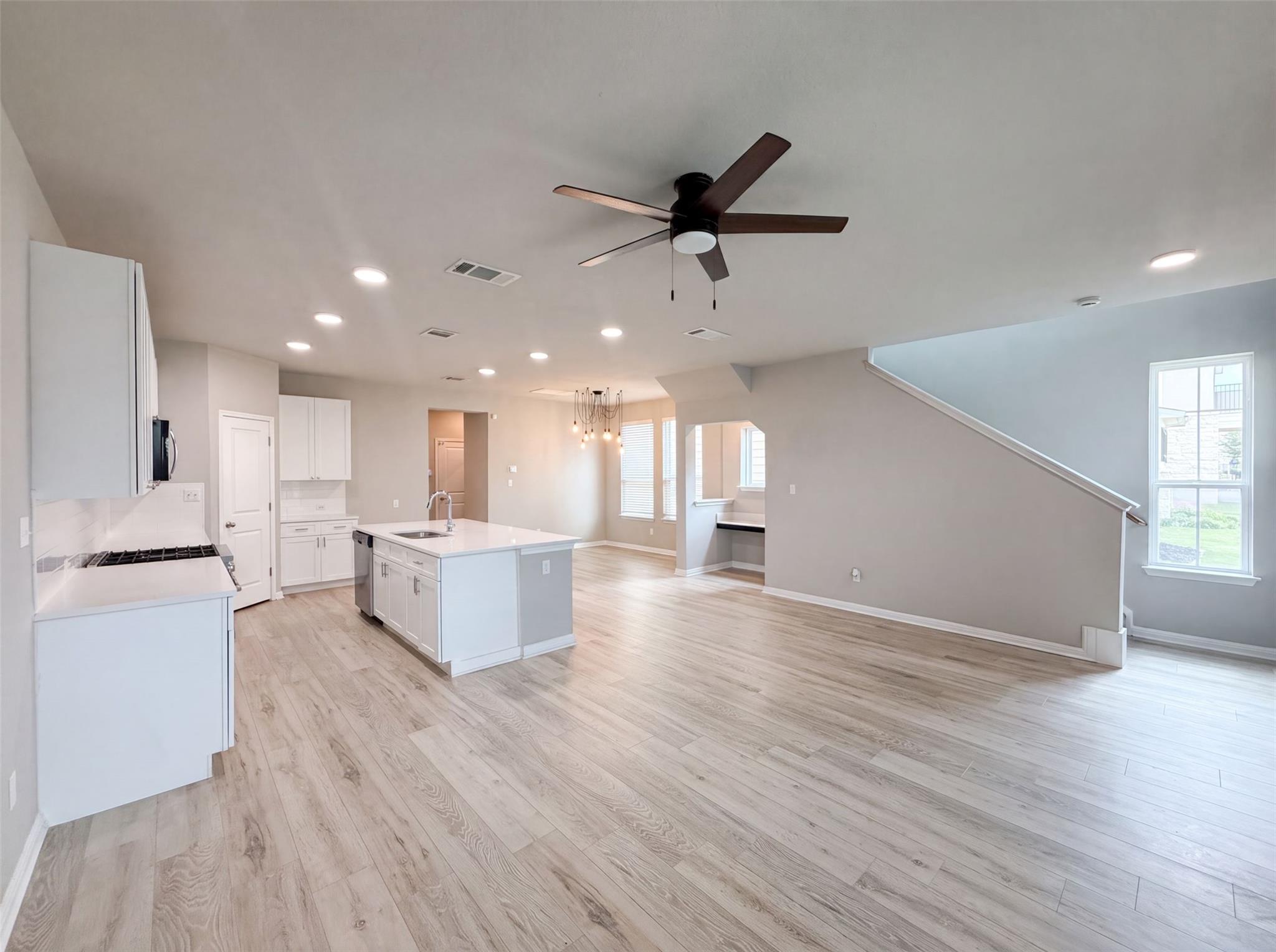 3rd image of 304 Lost Mine Peak Ln, Dripping Springs, TX 78620 | MLS# 5293146