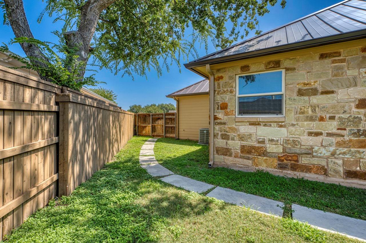 24th image of 804 Four Oaks Ln, Marble Falls, TX 78654 | MLS# 7498379