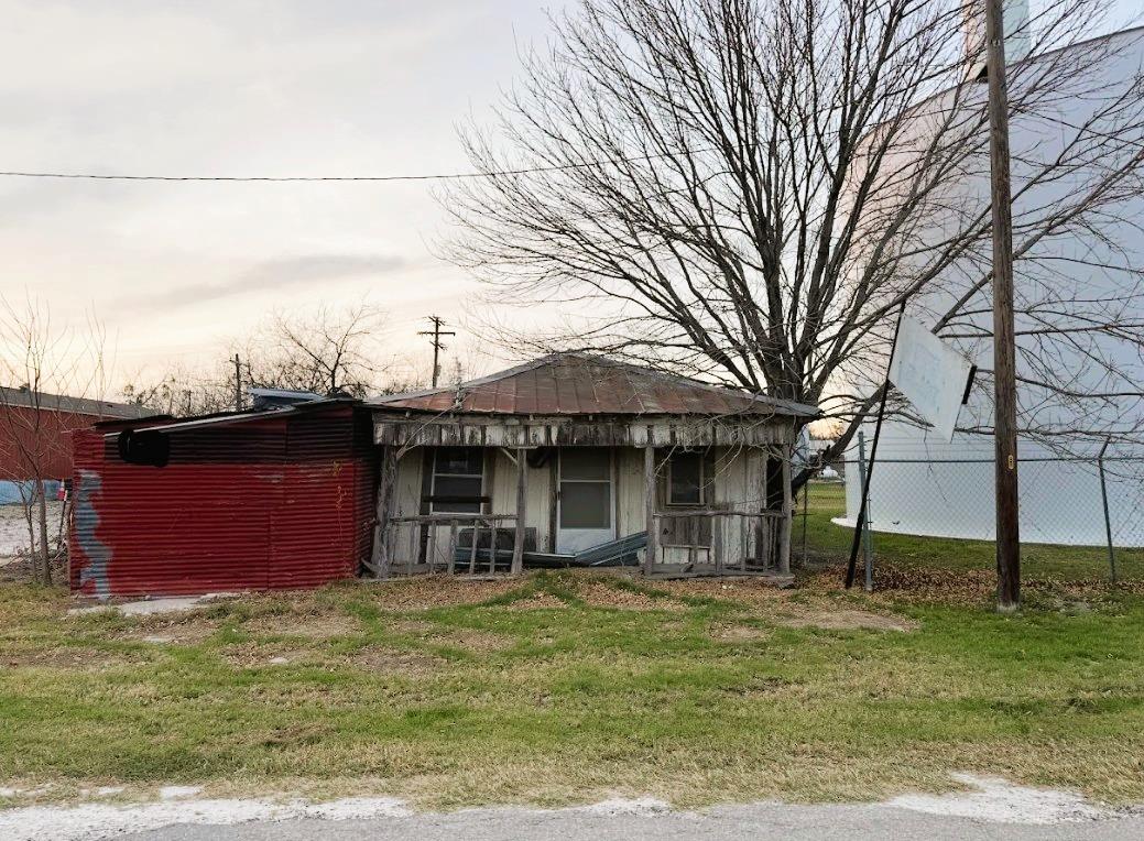 3rd image of 431 Sw Front St, Bartlett, TX 76511 | MLS# 7980389