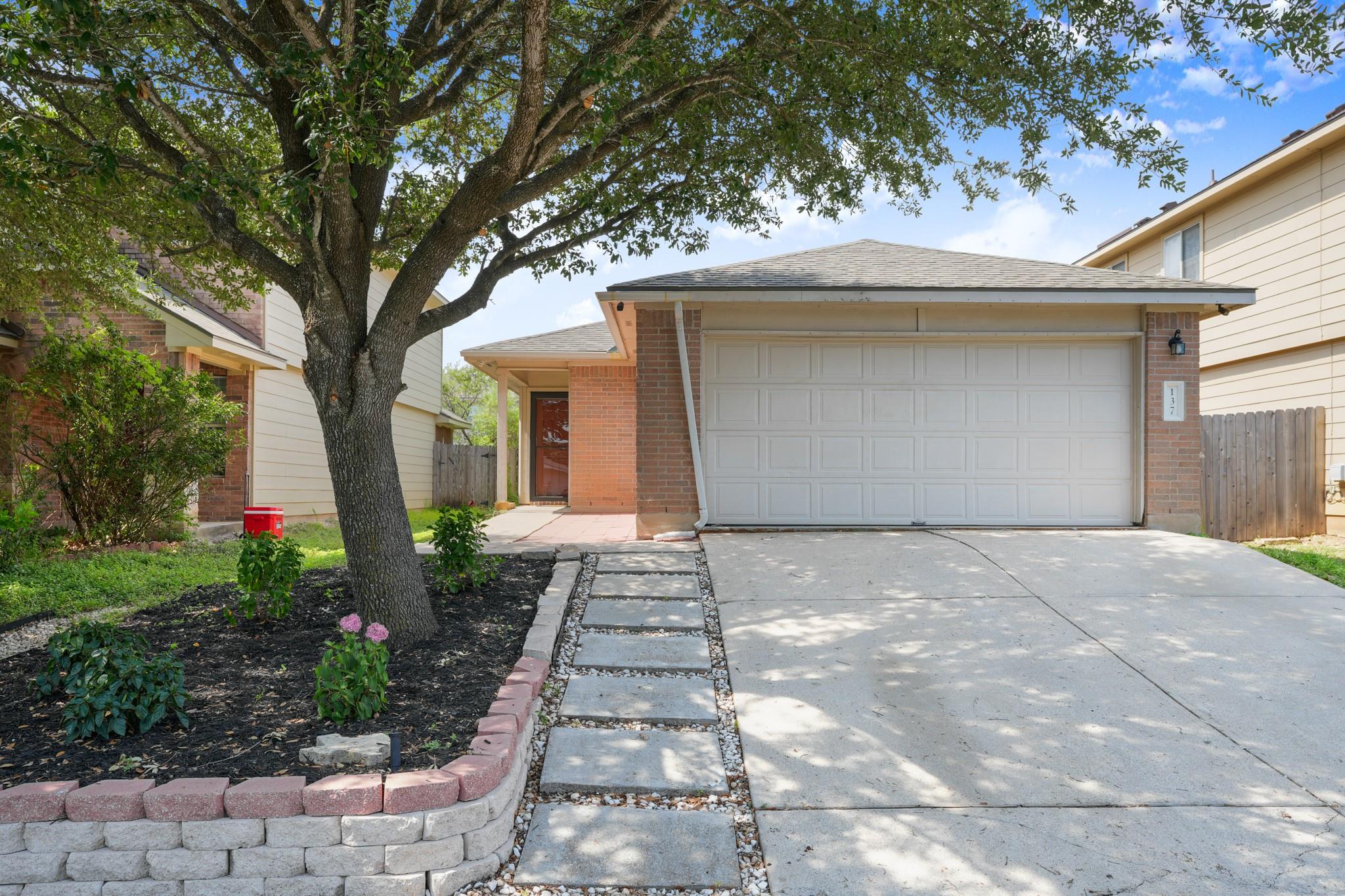 1st image of 137 Hillhouse Ln, Manchaca, TX 78652 | MLS# 8735705