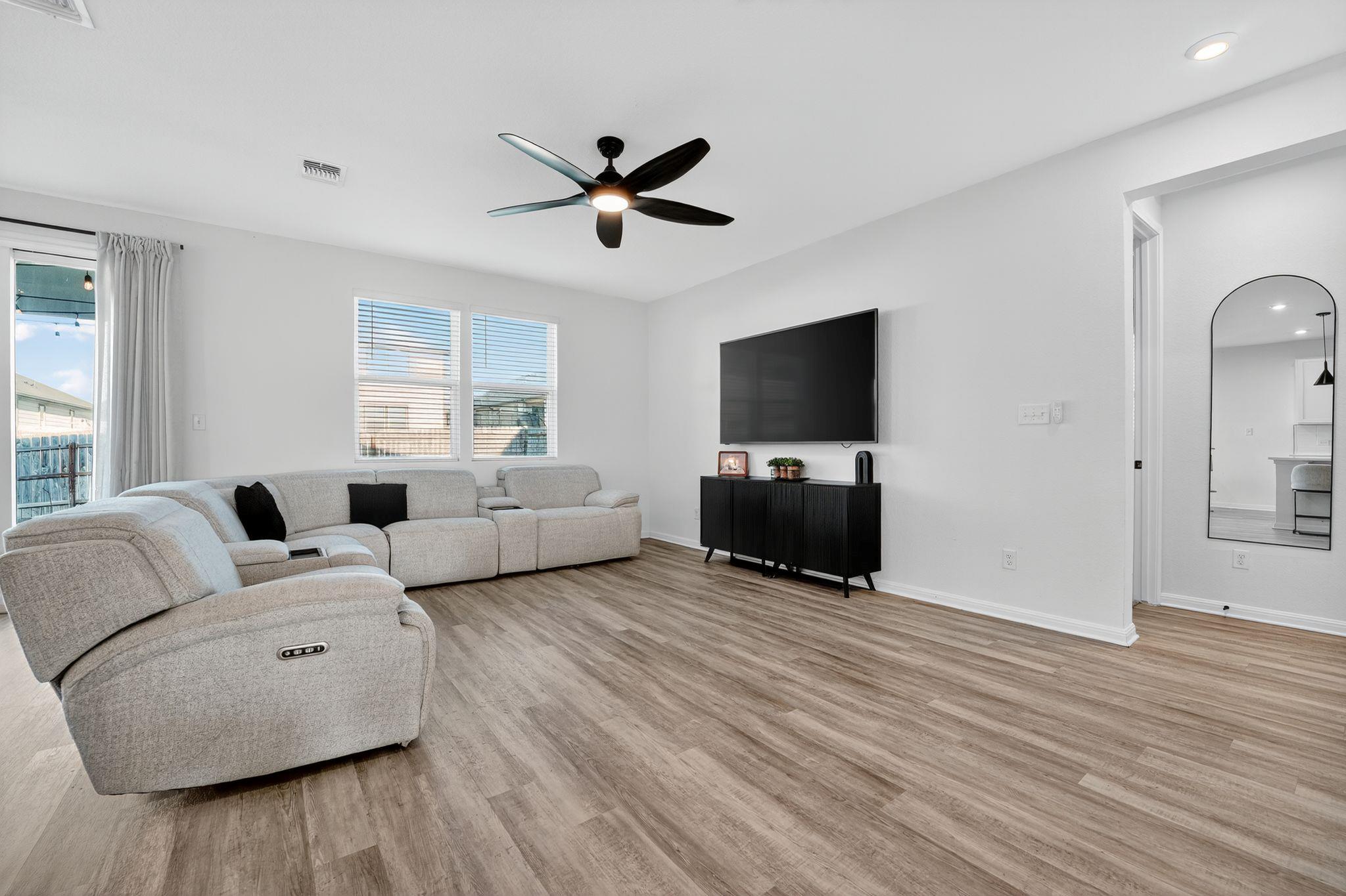 5th image of 637 Seabiscuit Dr, Jarrell, TX 76537 | MLS# 7678056