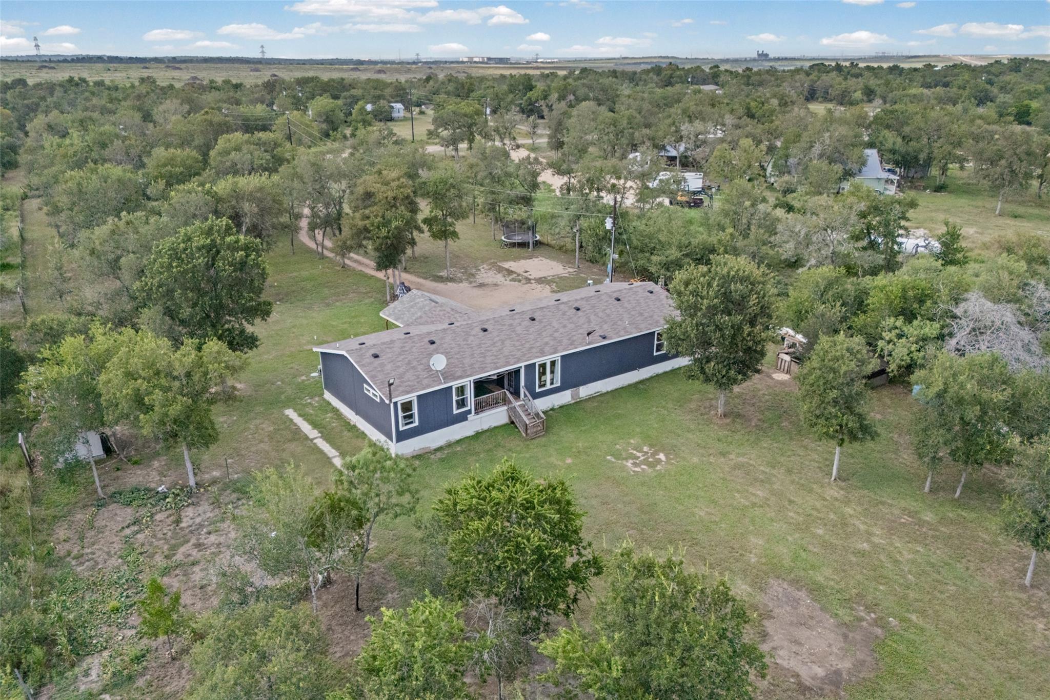 2nd image of 685 Thousand Oaks Dr, Cedar Creek, TX 78612 | MLS# 8290141